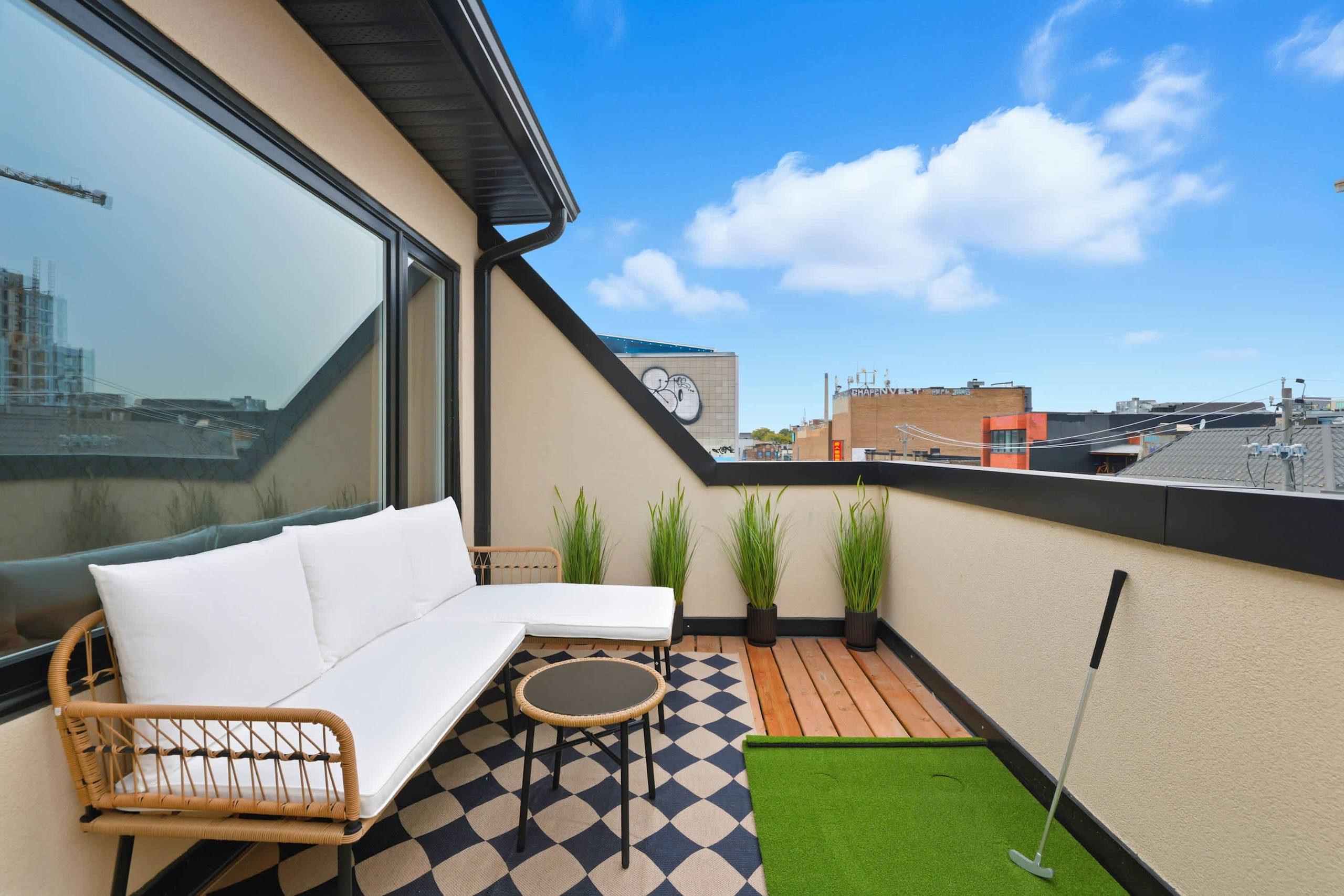 Rare 3BR Gem, Mini Putt Terrace & CN Tower Views!-hero-photo