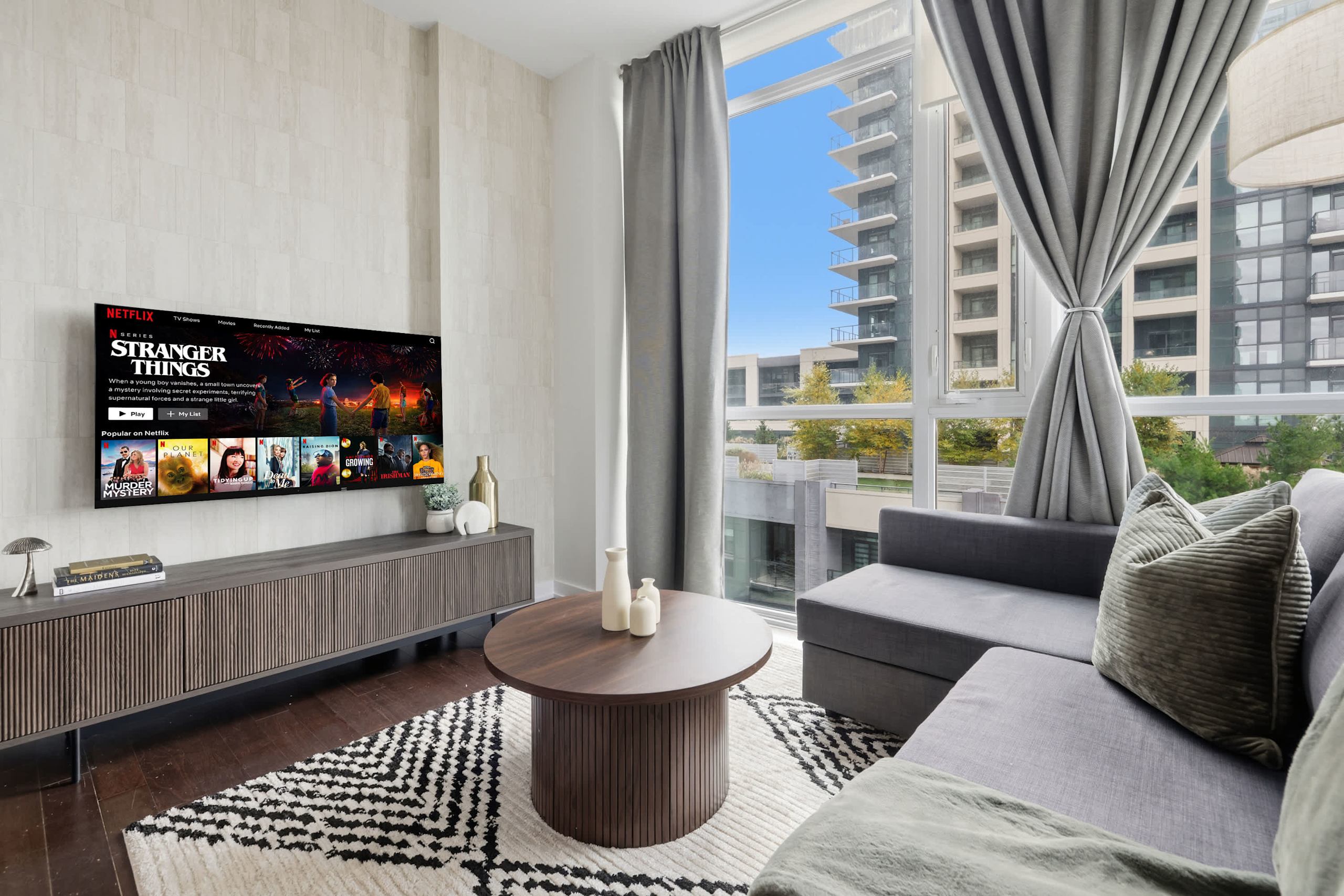 Sleek Sq 1 Downtown Condo - 4 beds - Parking-hero-photo
