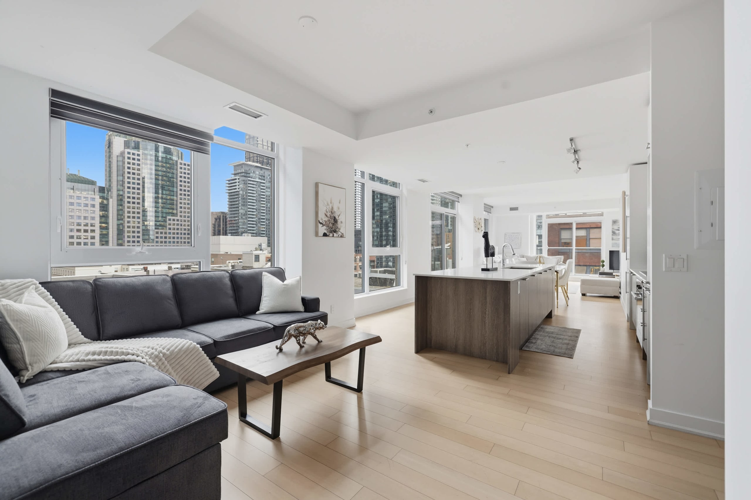 CN Tower View 2BR/2BA | Free Parking Included-photo-3