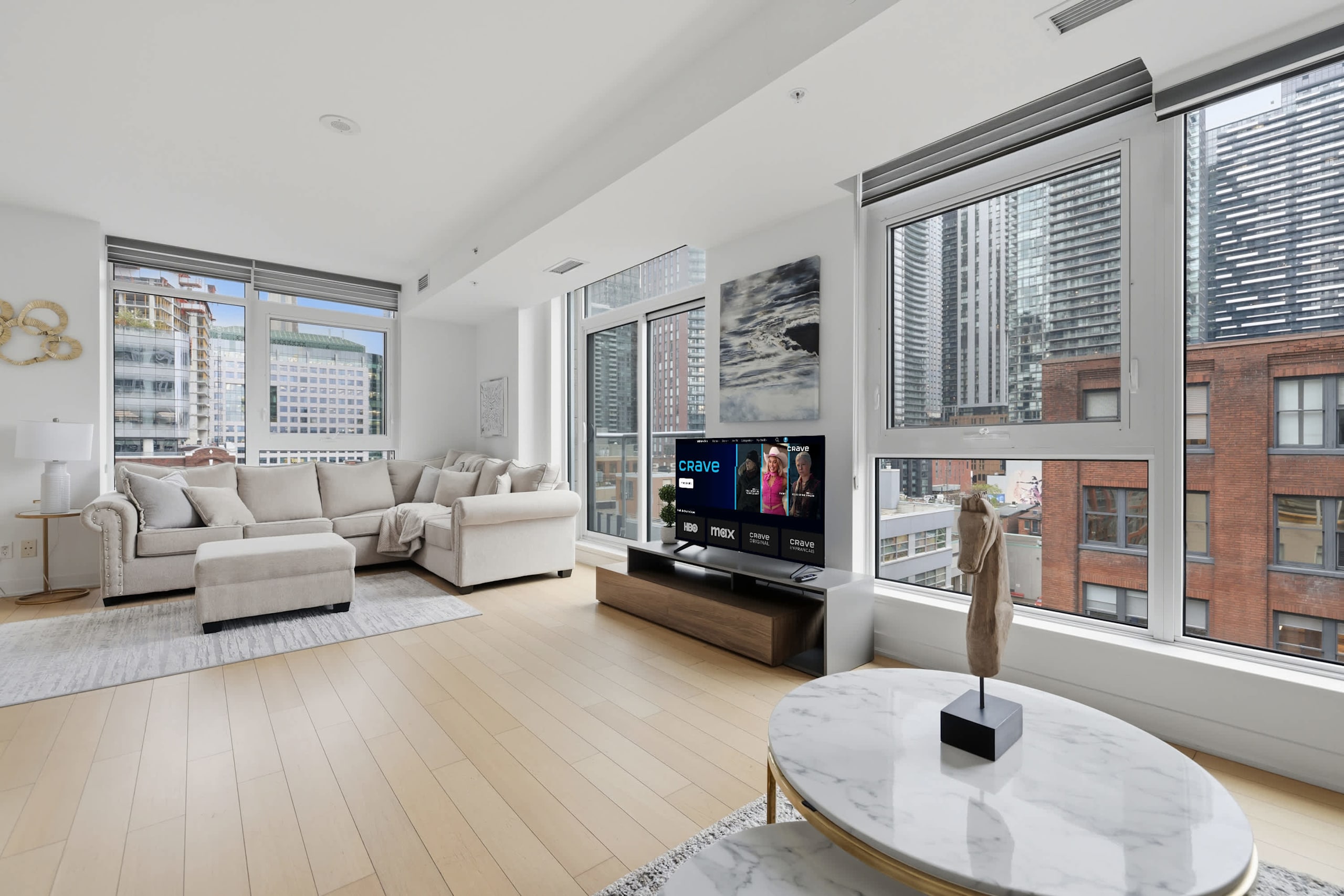 Breathtaking CN Tower Views! 2BR/2BA + Free Parking-hero-photo
