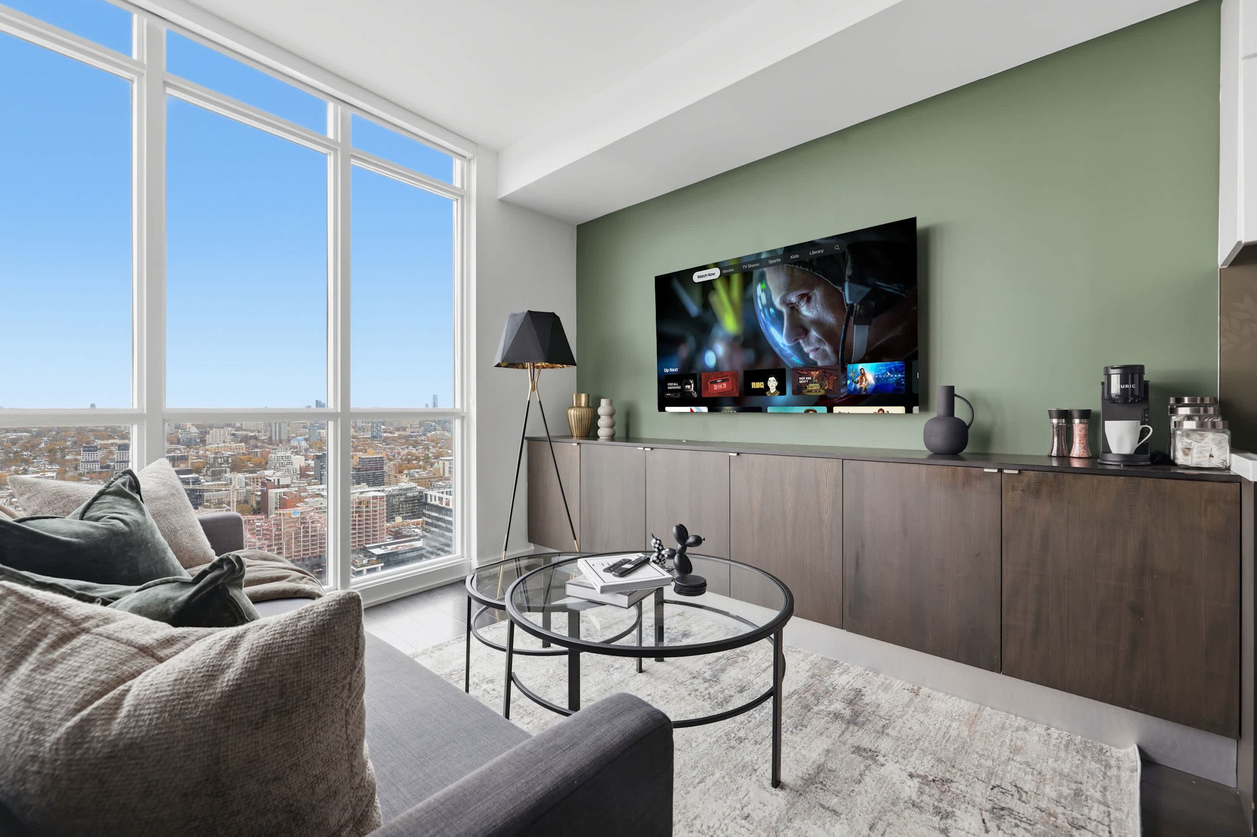 TO Luxe Penthouse Modern Luxury Stay w Parking!-hero-photo