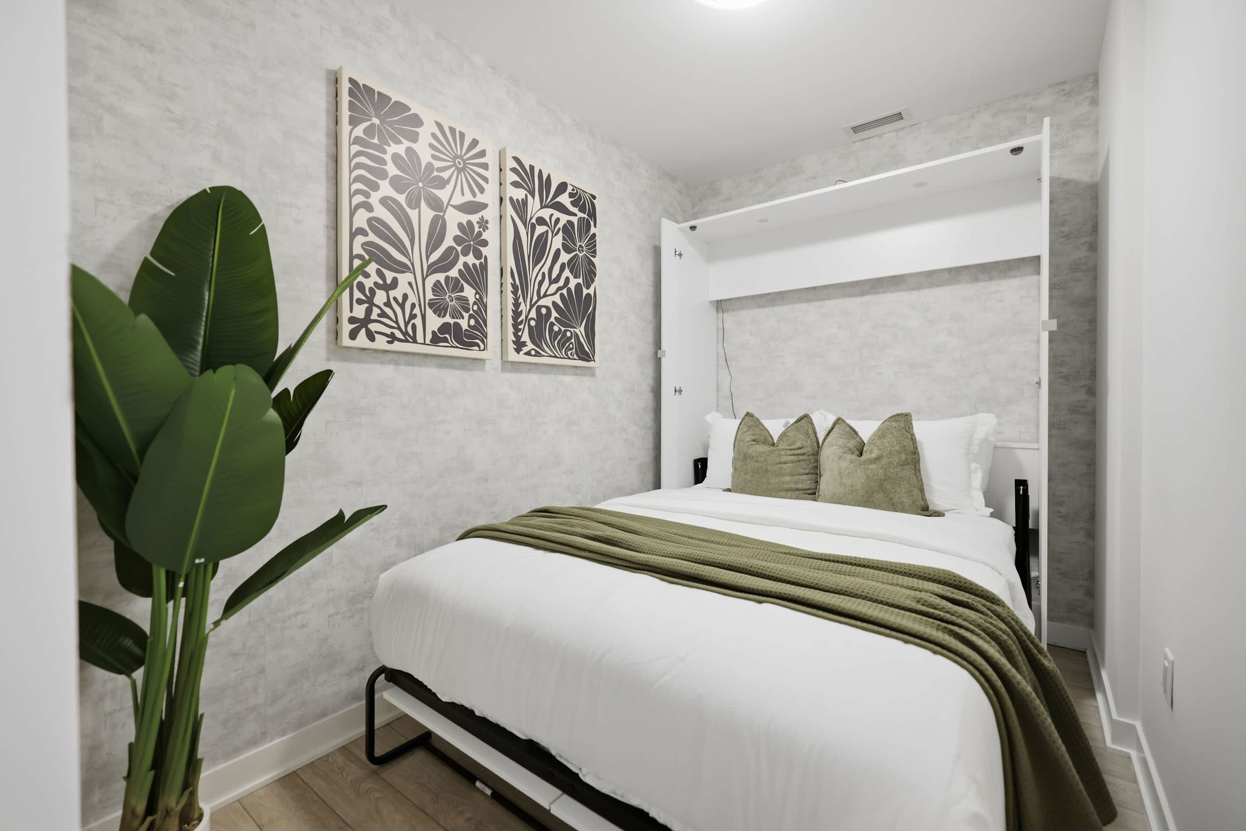 Modern Suite, Panoramic Views, Parking-photo-2