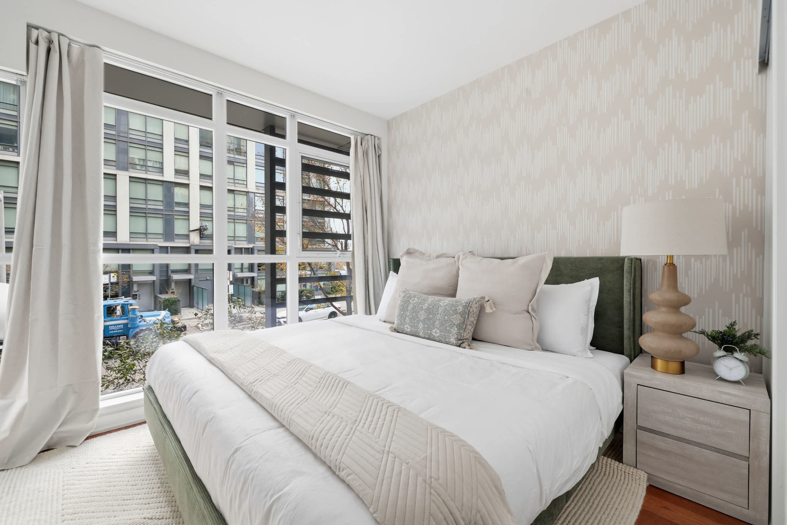 Luxury DT Townhome Steps to Top Attractions!-photo-2
