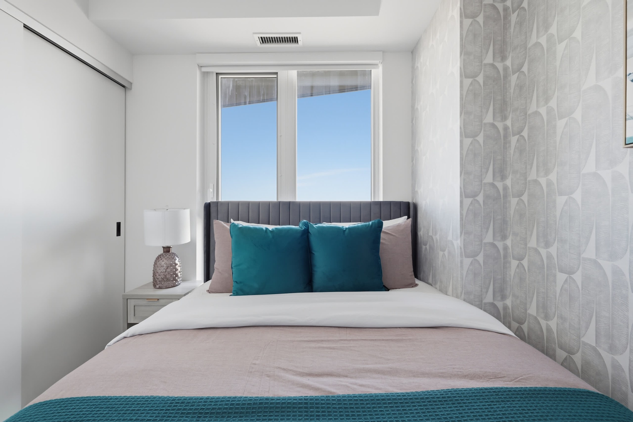 Modern 2BR Retreat with Private Balcony & Parking-photo-3