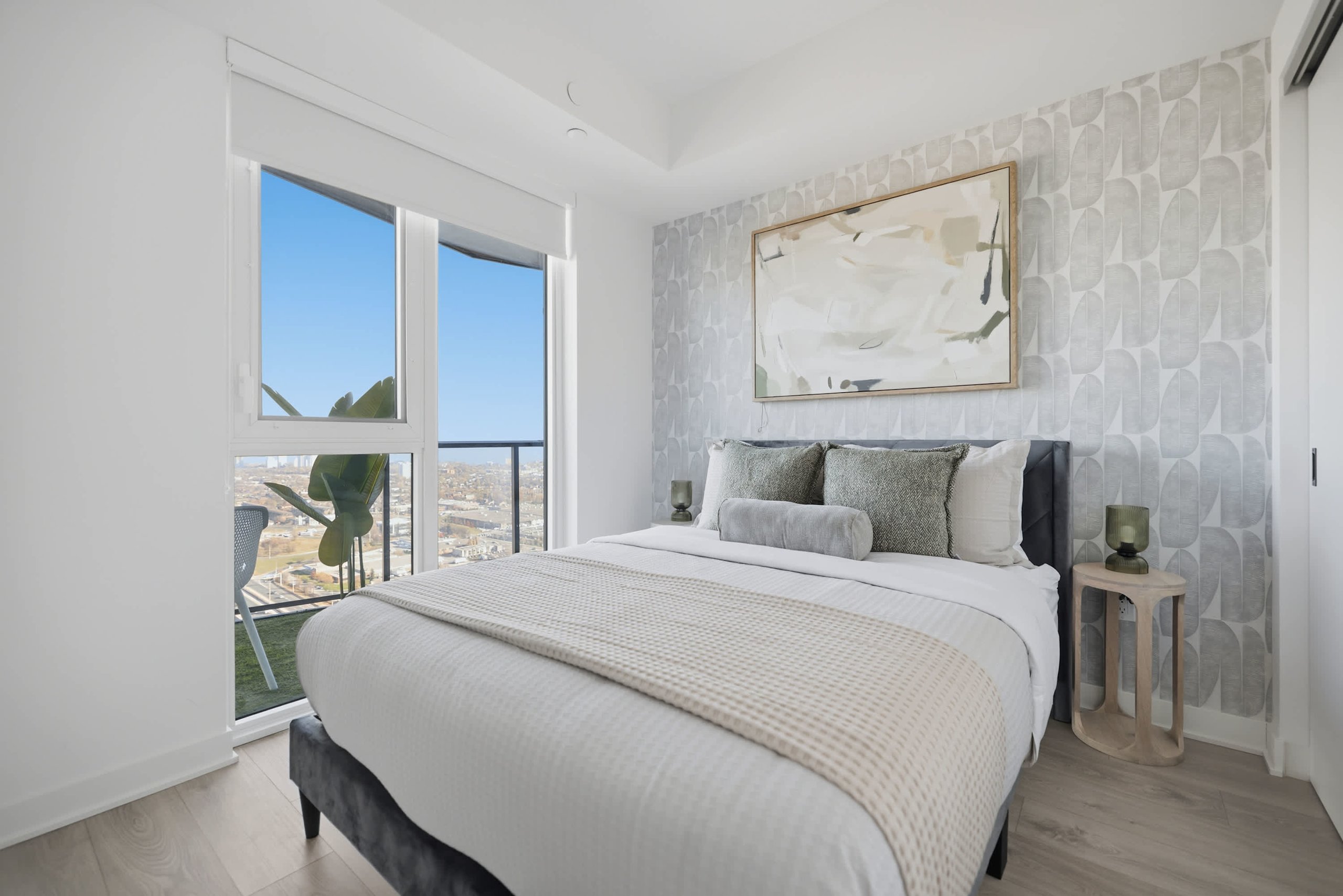 Bright Condo Retreat, Skyline Views & Balcony!-photo-2