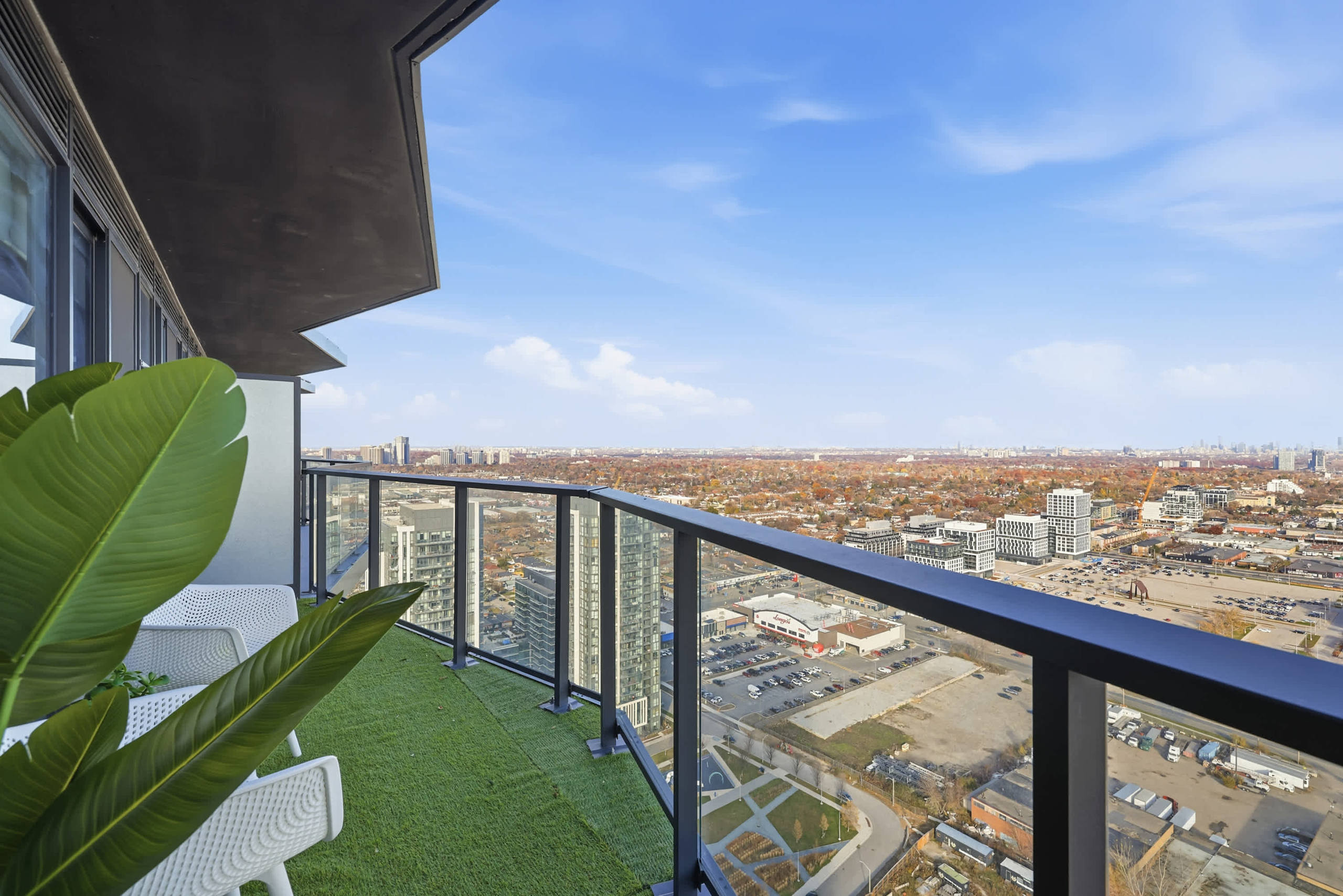 Bright Condo Retreat, Skyline Views & Balcony!-photo-3
