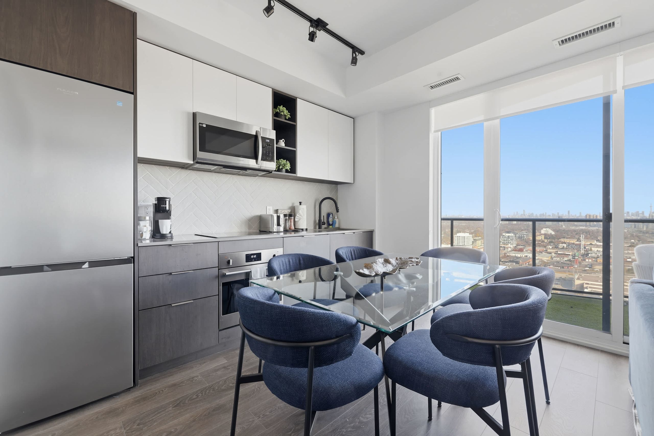 Sleek 2BR Condo with Private Patio & Parking-photo-3