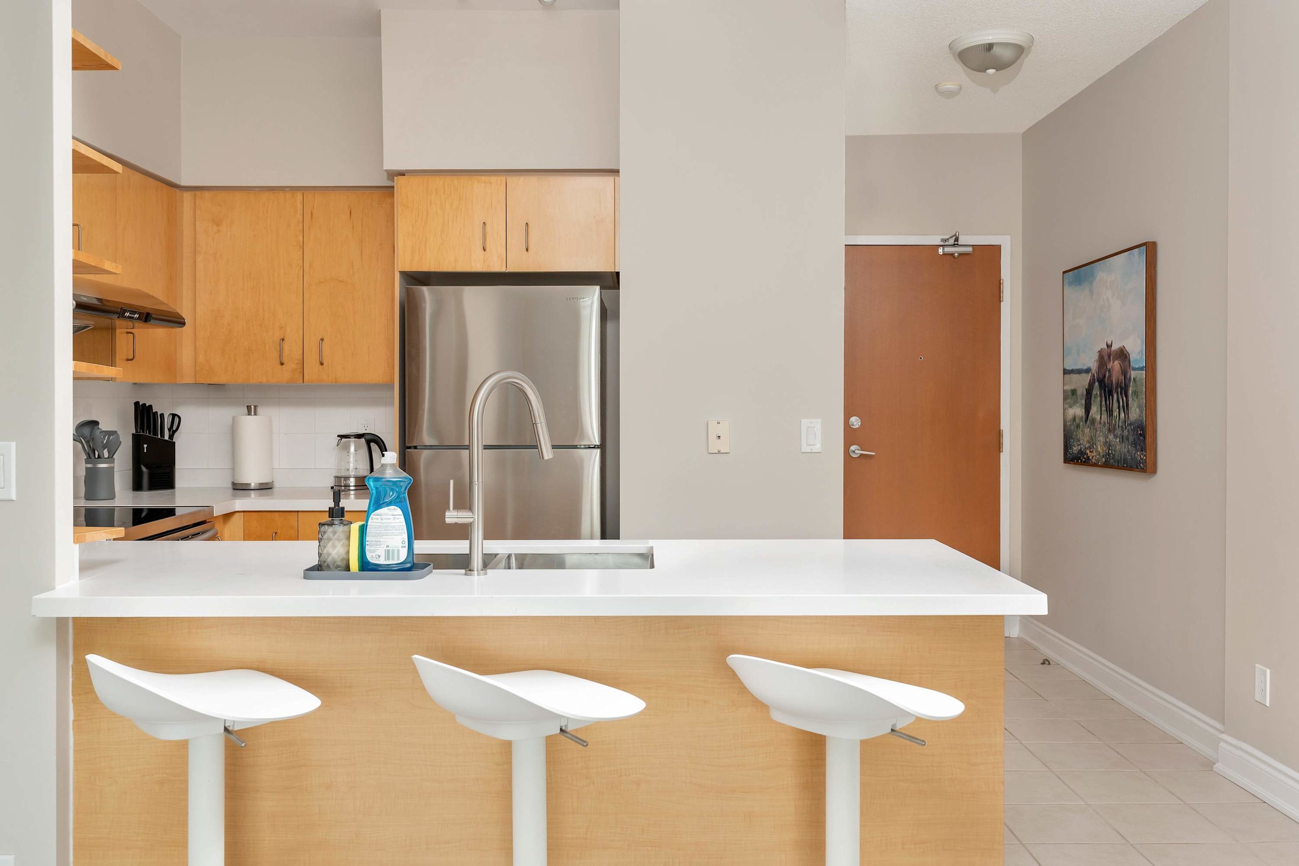 Chic 1BR Patio Suite Scenic CN Tower View-photo-3