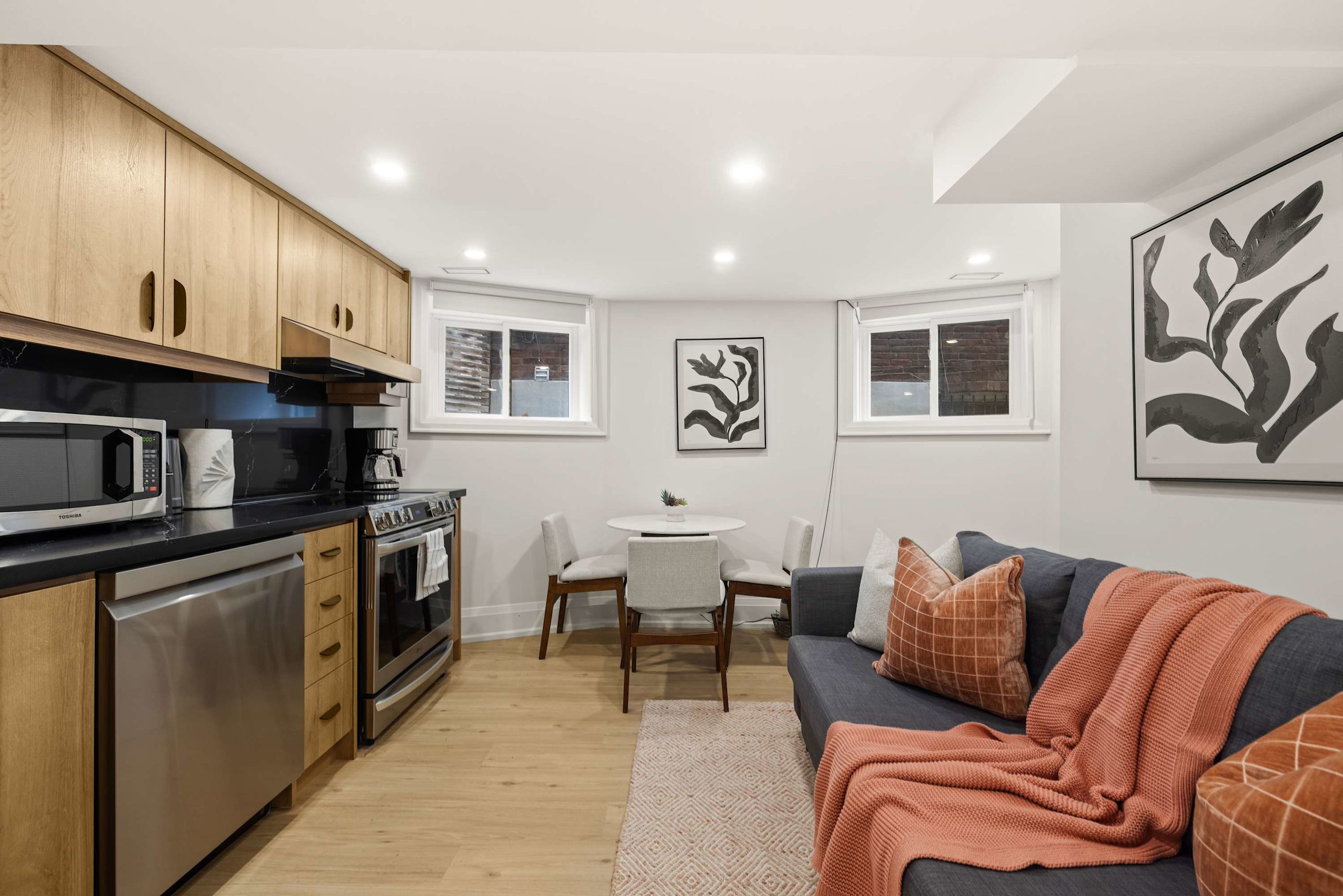 Sleek 2-BR Apartment | 55" TV | Sleeps 6!-hero-photo
