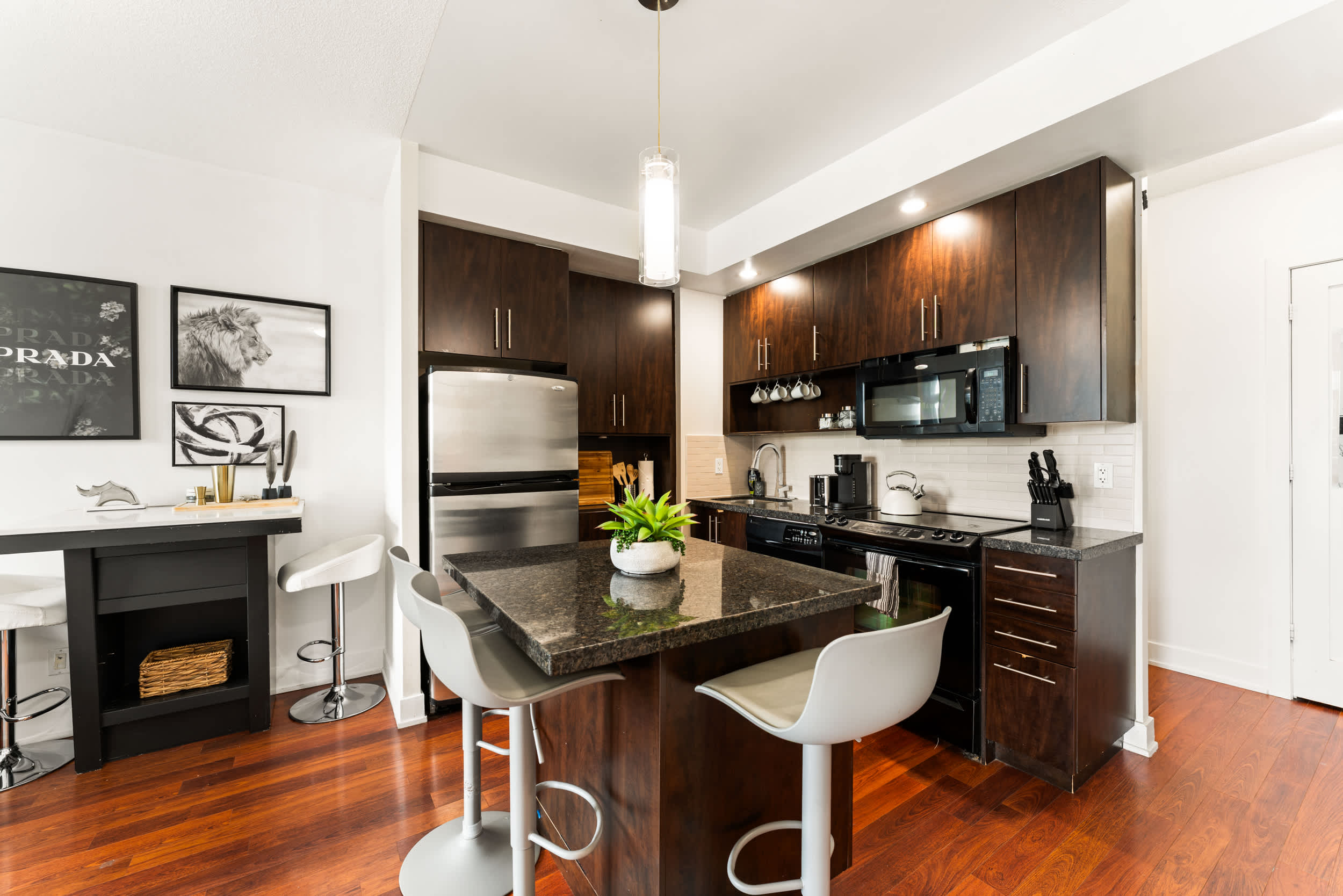 Cozy 1BR Condo with Parking & Private Balcony-photo-3