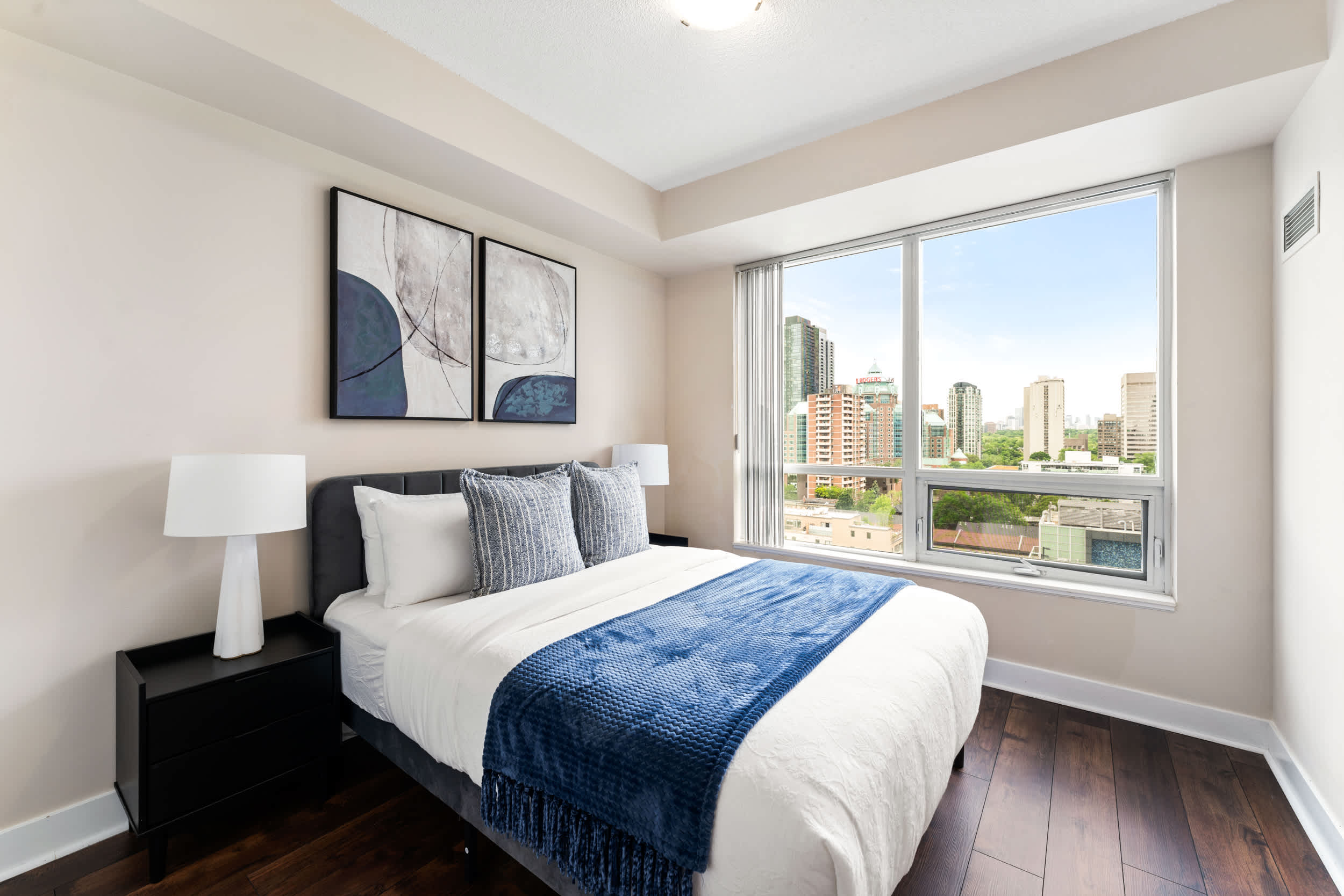 Cozy 1BR Condo with Parking & Private Balcony-photo-2
