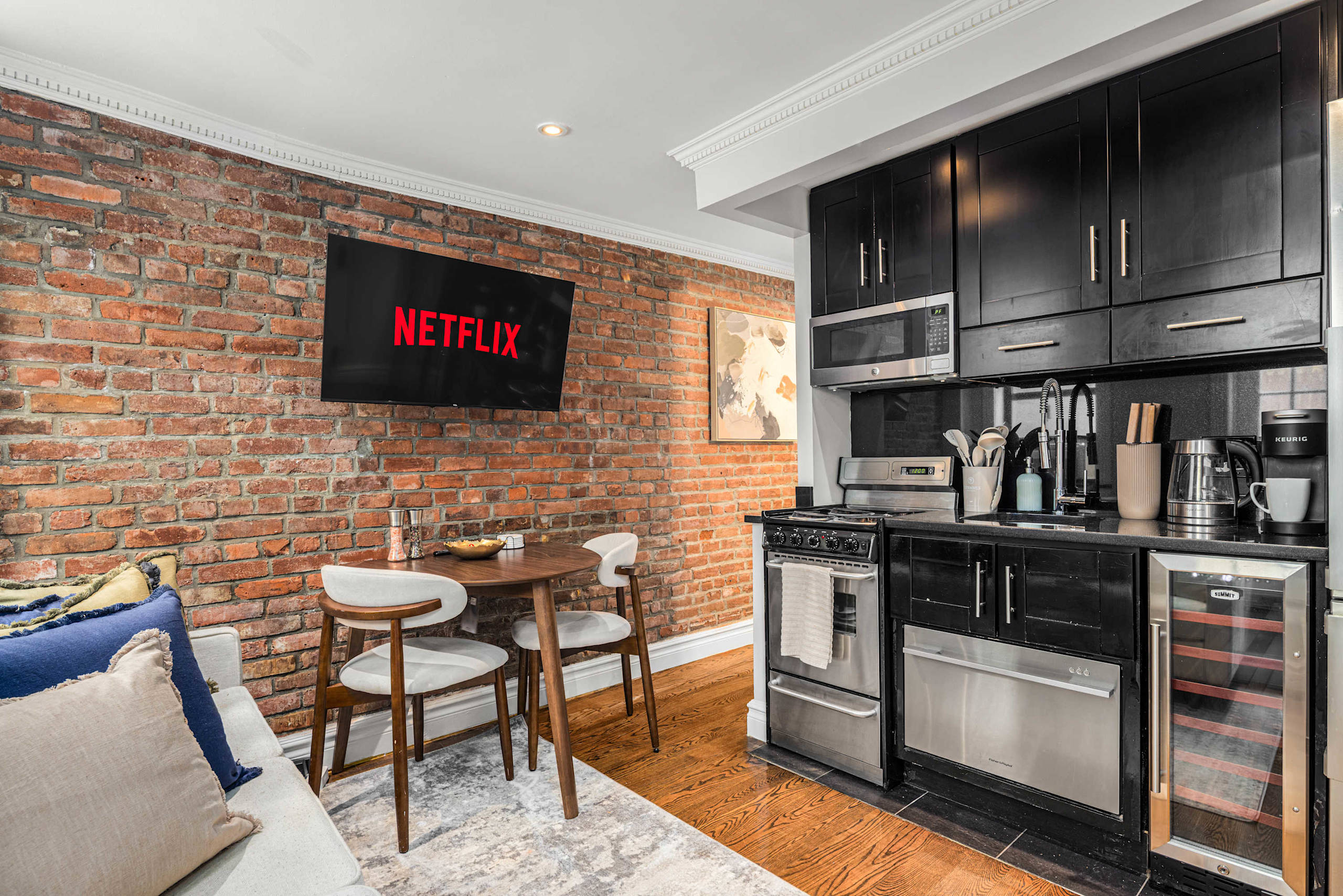 Unique NYC Escape 1BR in East Village Patio!-photo-3