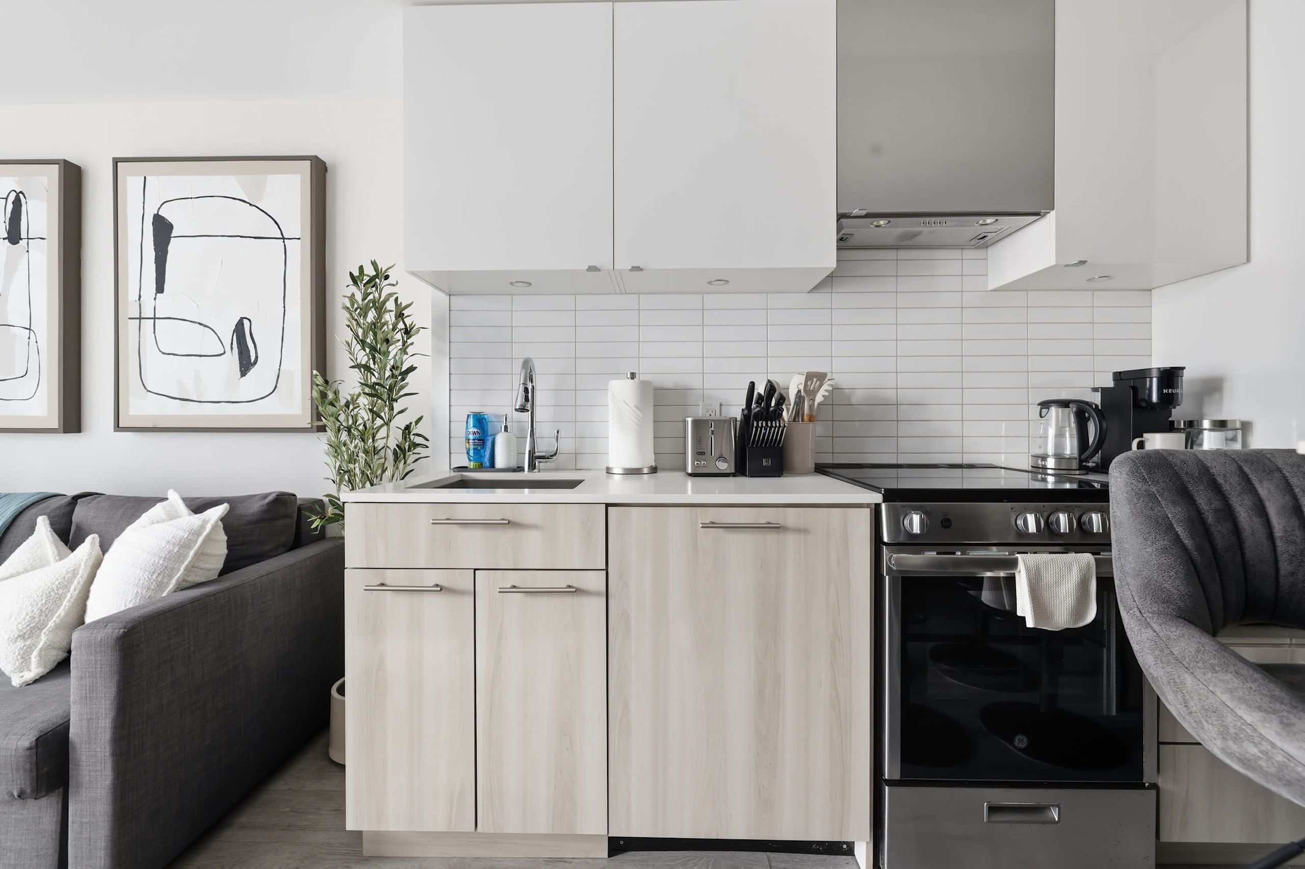 City Lights & Downtown Living, 2BR Condo-photo-3