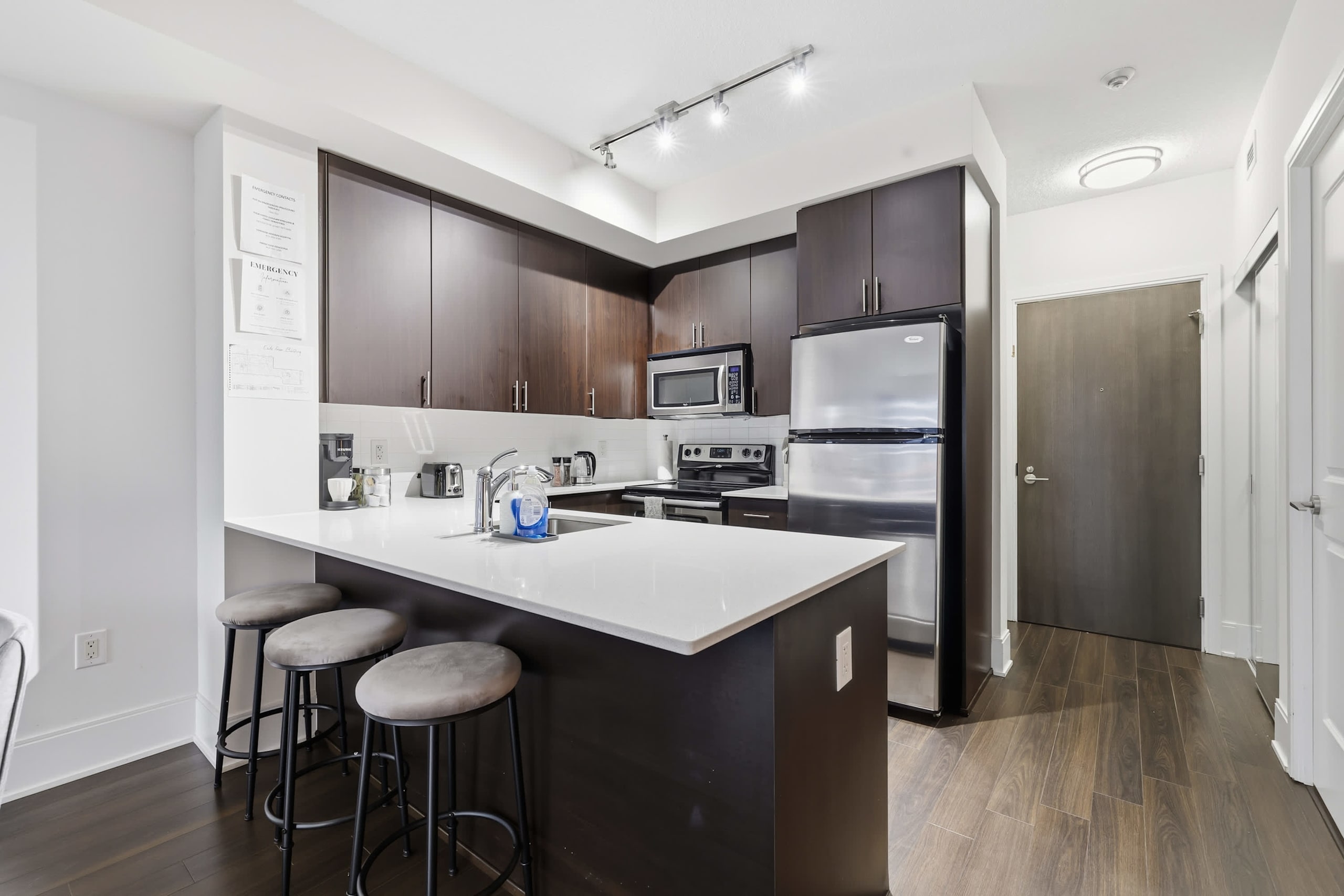 Chic & Cozy Condo In The Heart of Downtown, Slps 6-photo-3