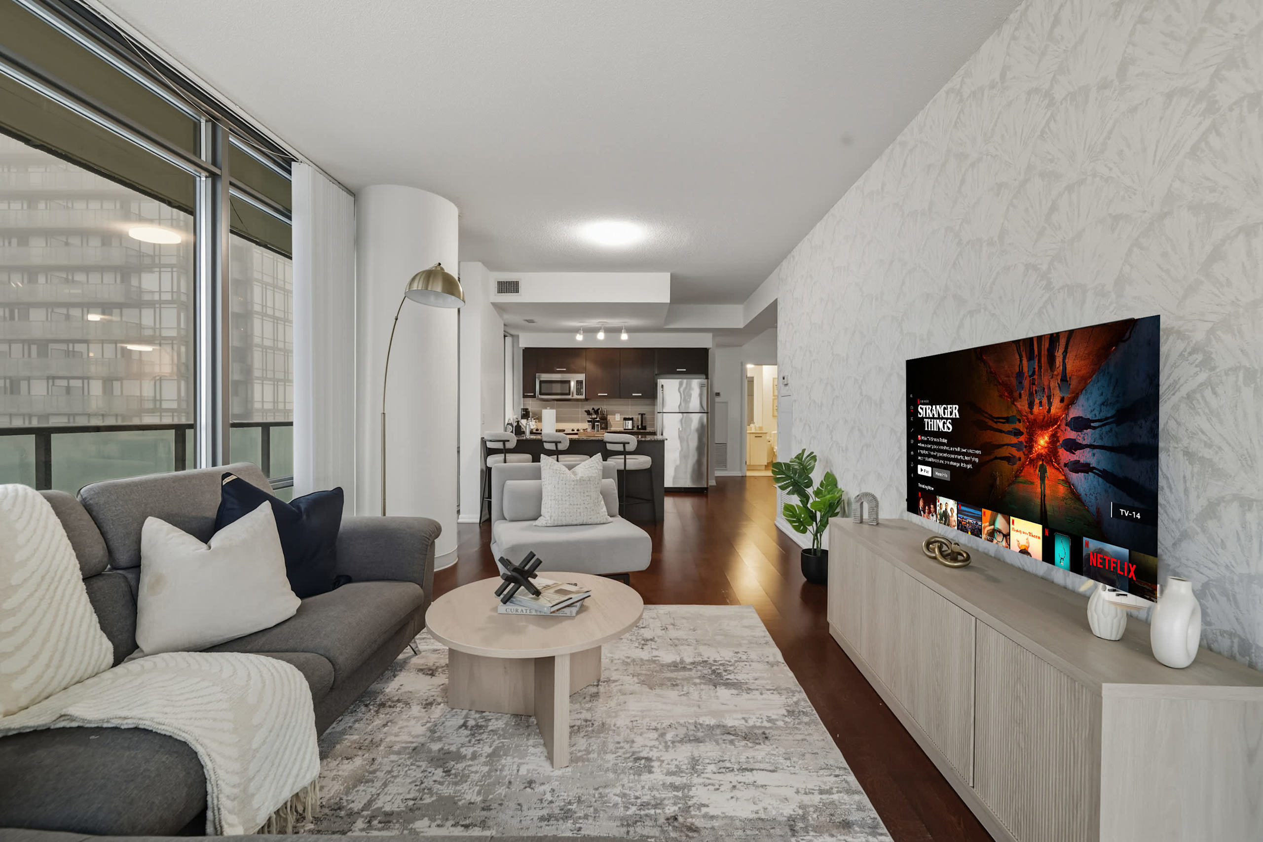 Designer Bay Street Condo Sleep 6-hero-photo