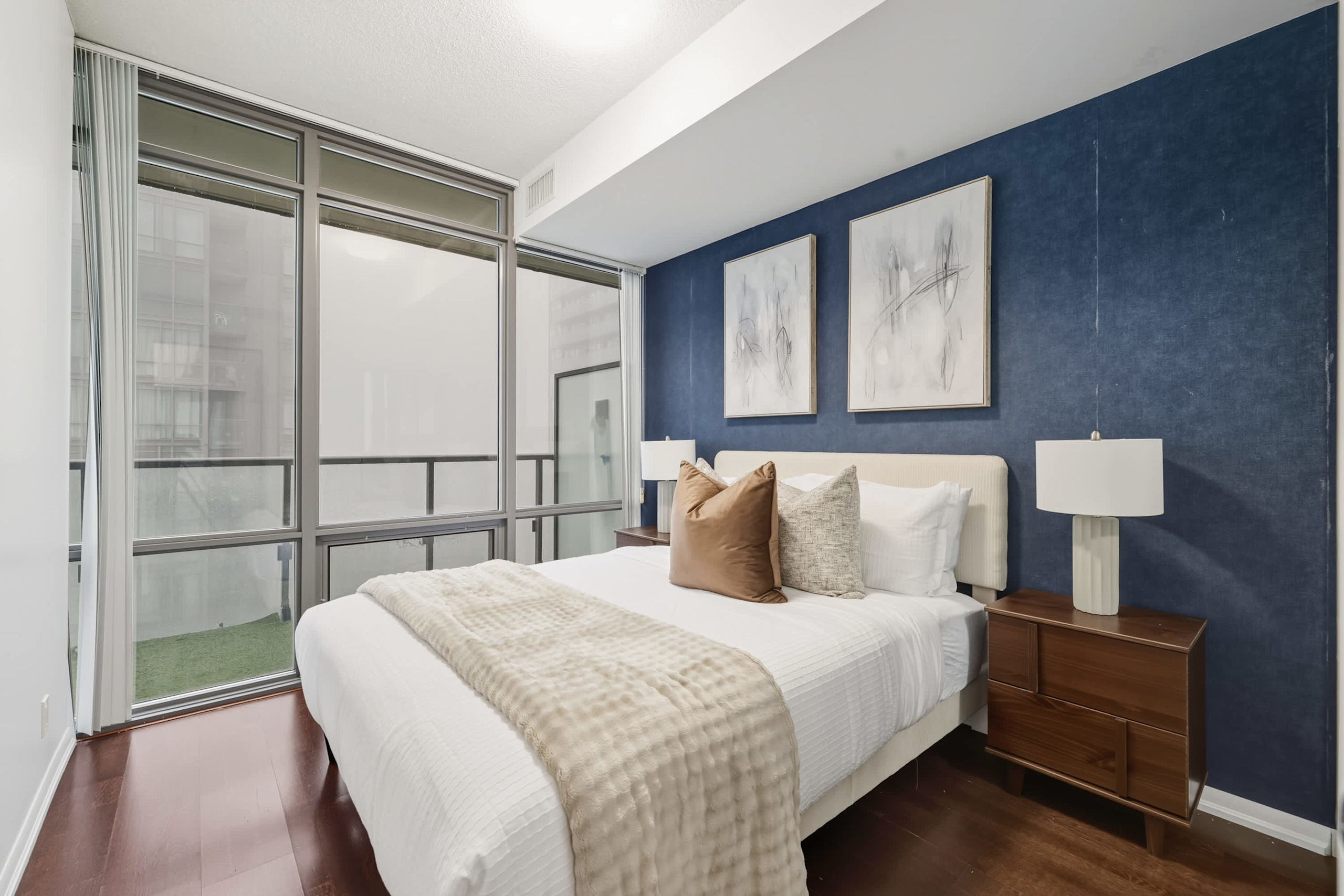 Designer Bay Street Condo Sleep 6-photo-2