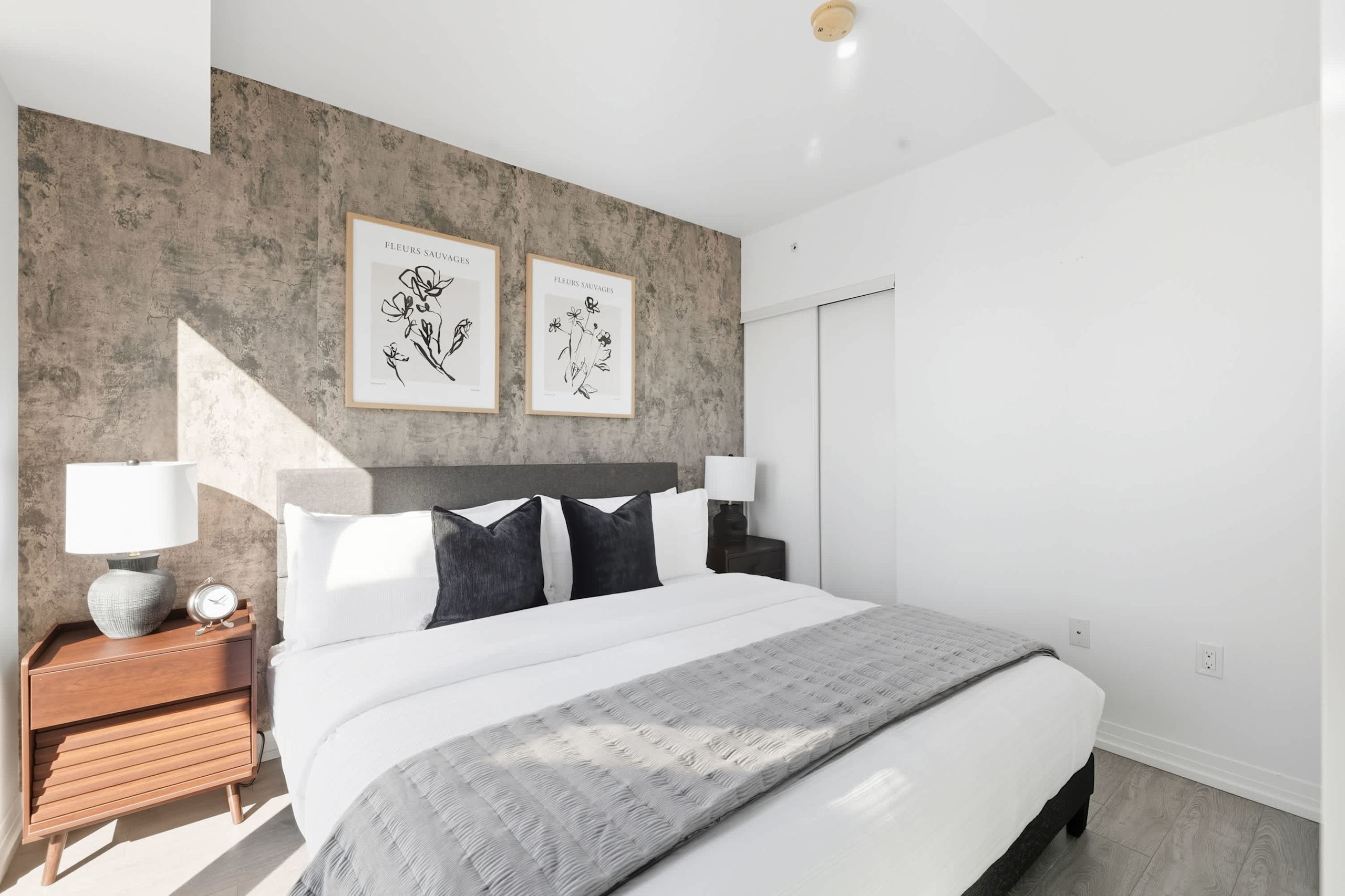 Stunning Family-Friendly Parking & City Views!-photo-2