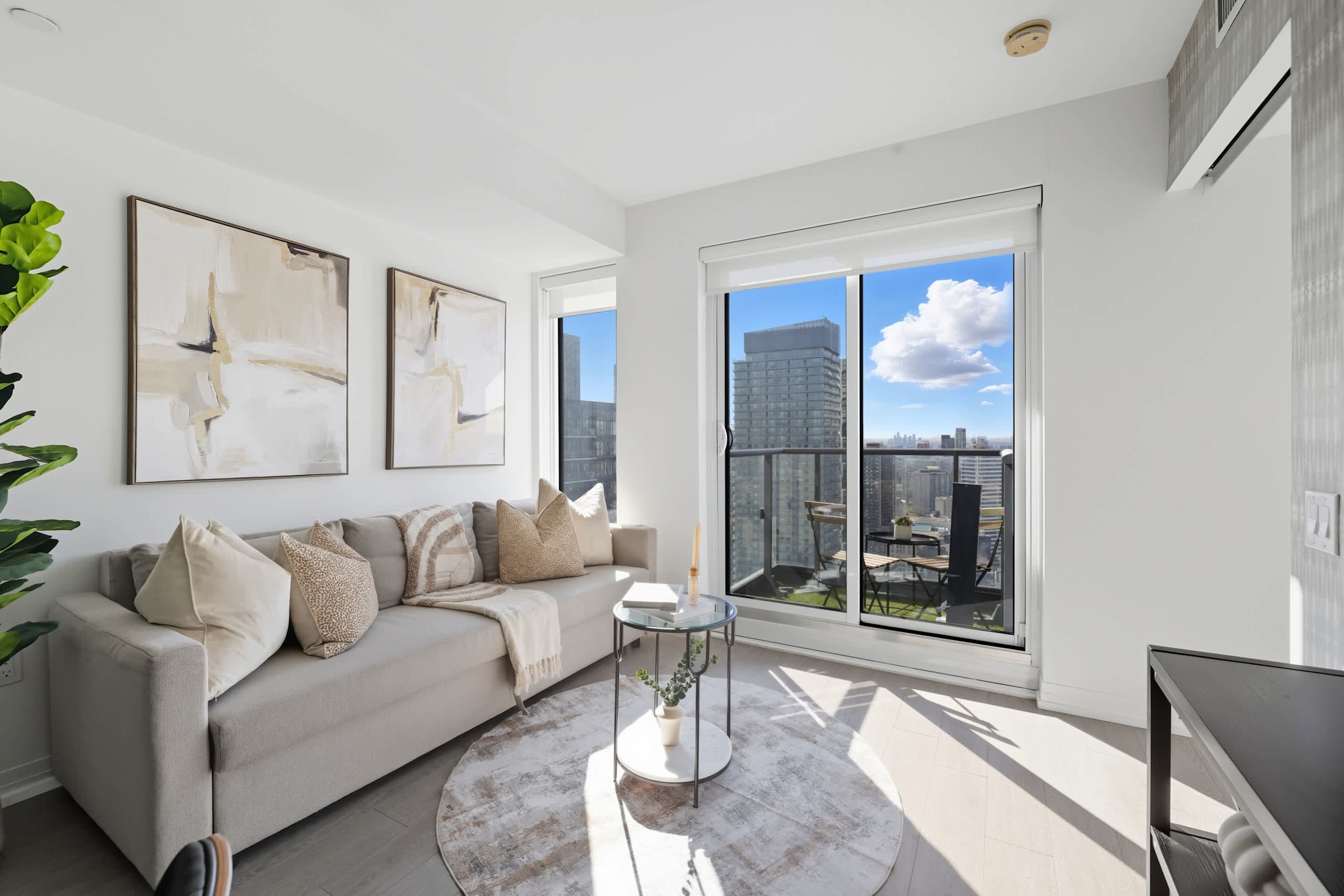 Stunning Family-Friendly Parking & City Views!-hero-photo