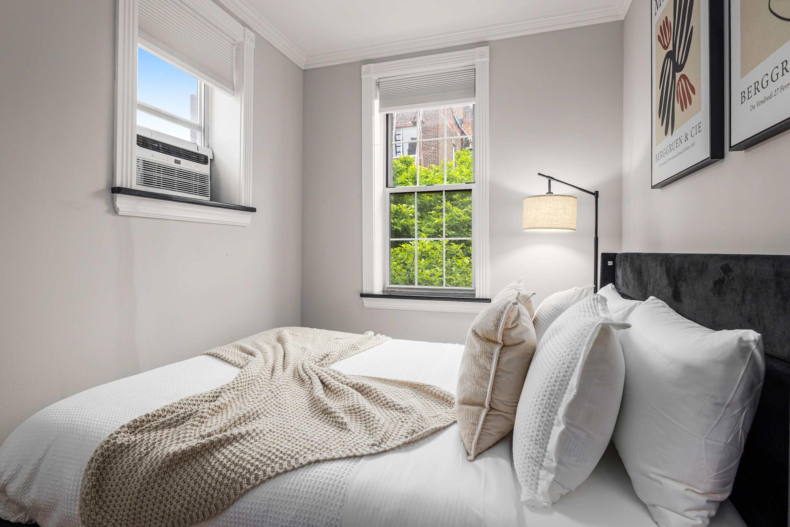 Stylish Retreat in Midtown NYC Walk to Everything-photo-2
