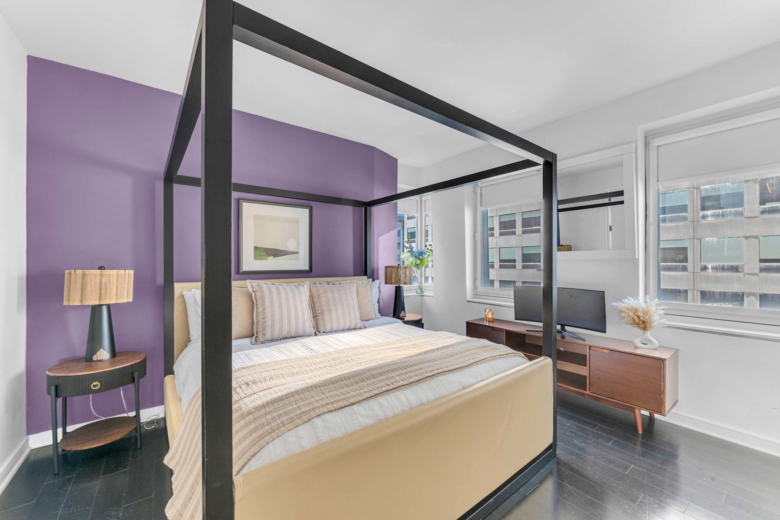 Elegant Midtown Haven | Stunning Views!-photo-2