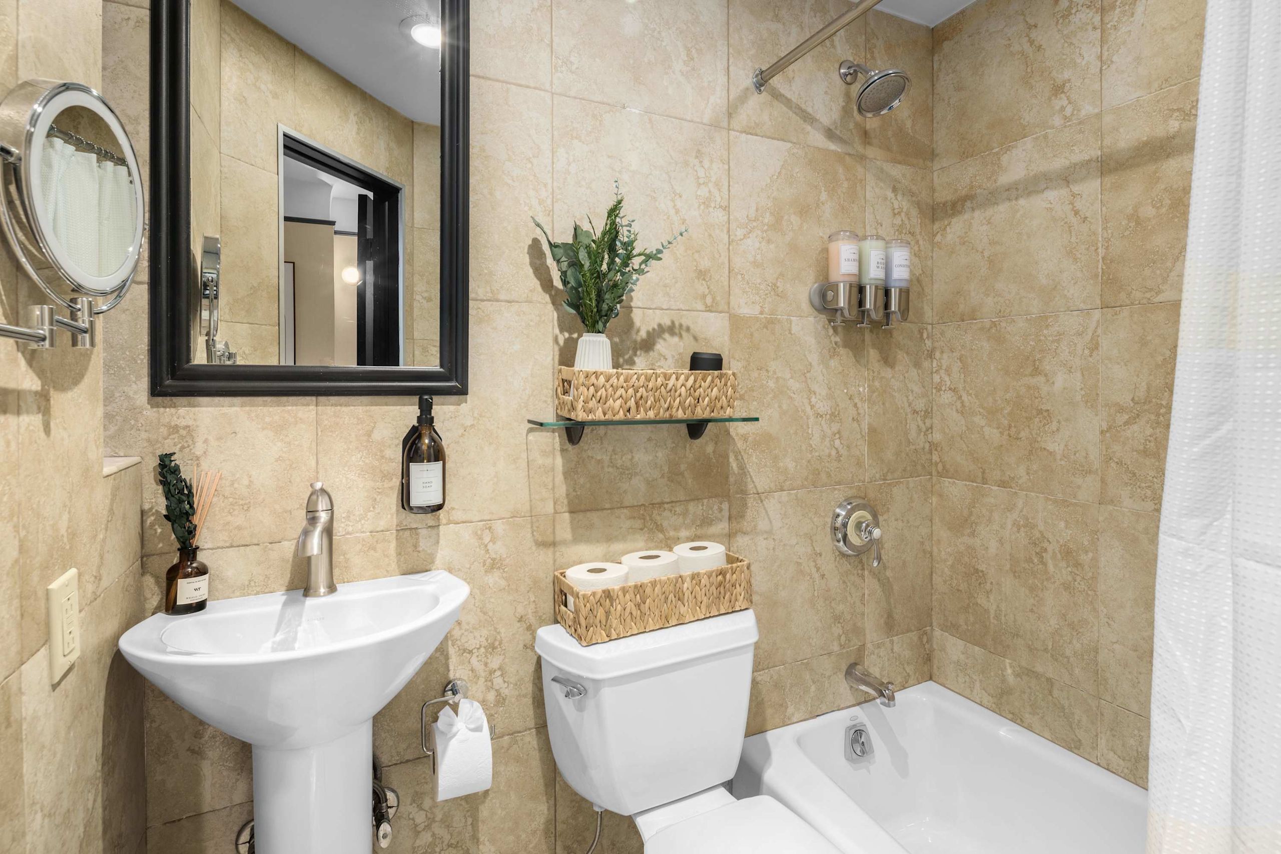 Boutique Midtown Apartment | Walk to Grand Central-photo-3