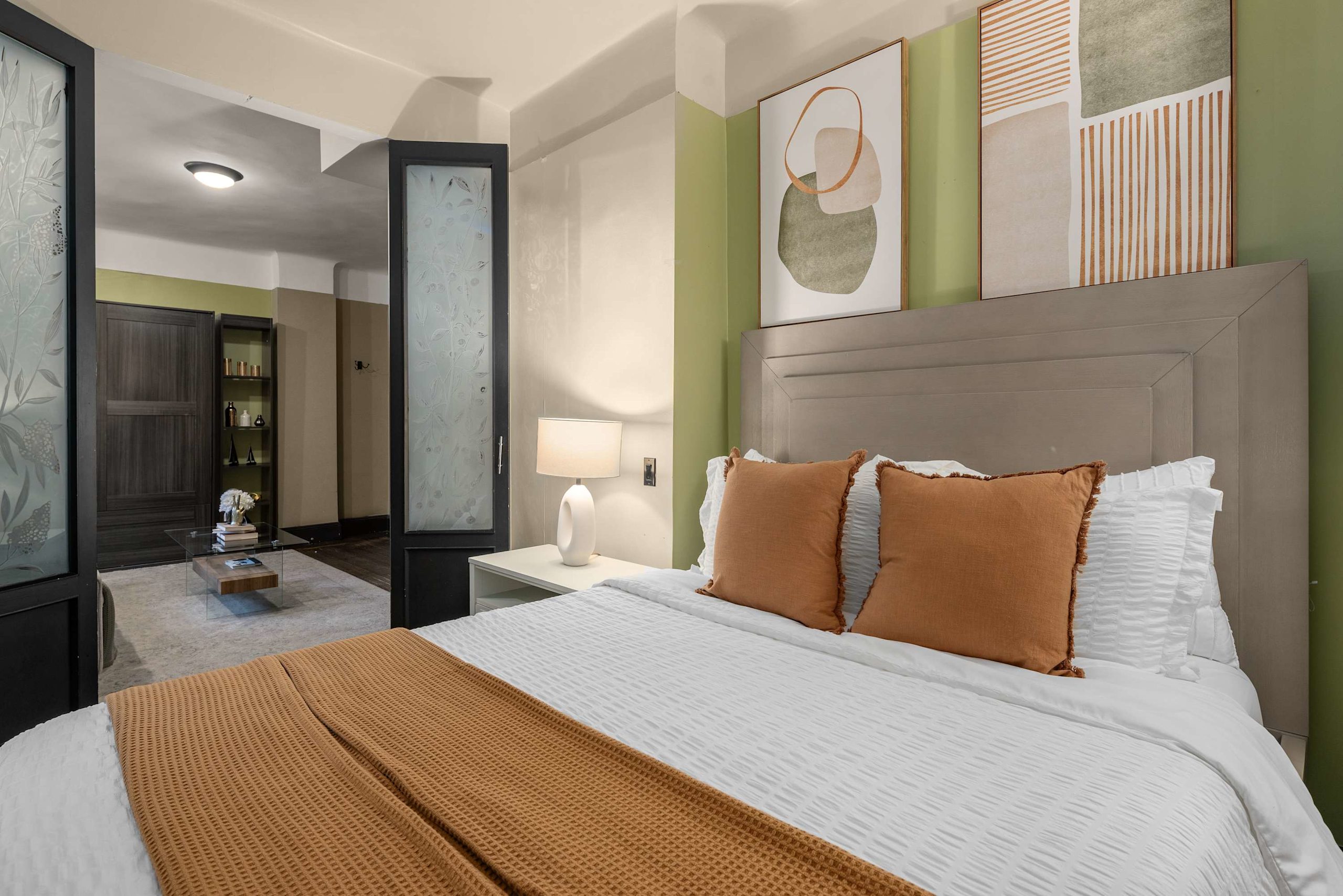 Centrally Located APT in NYC Walk to Time Square-photo-2