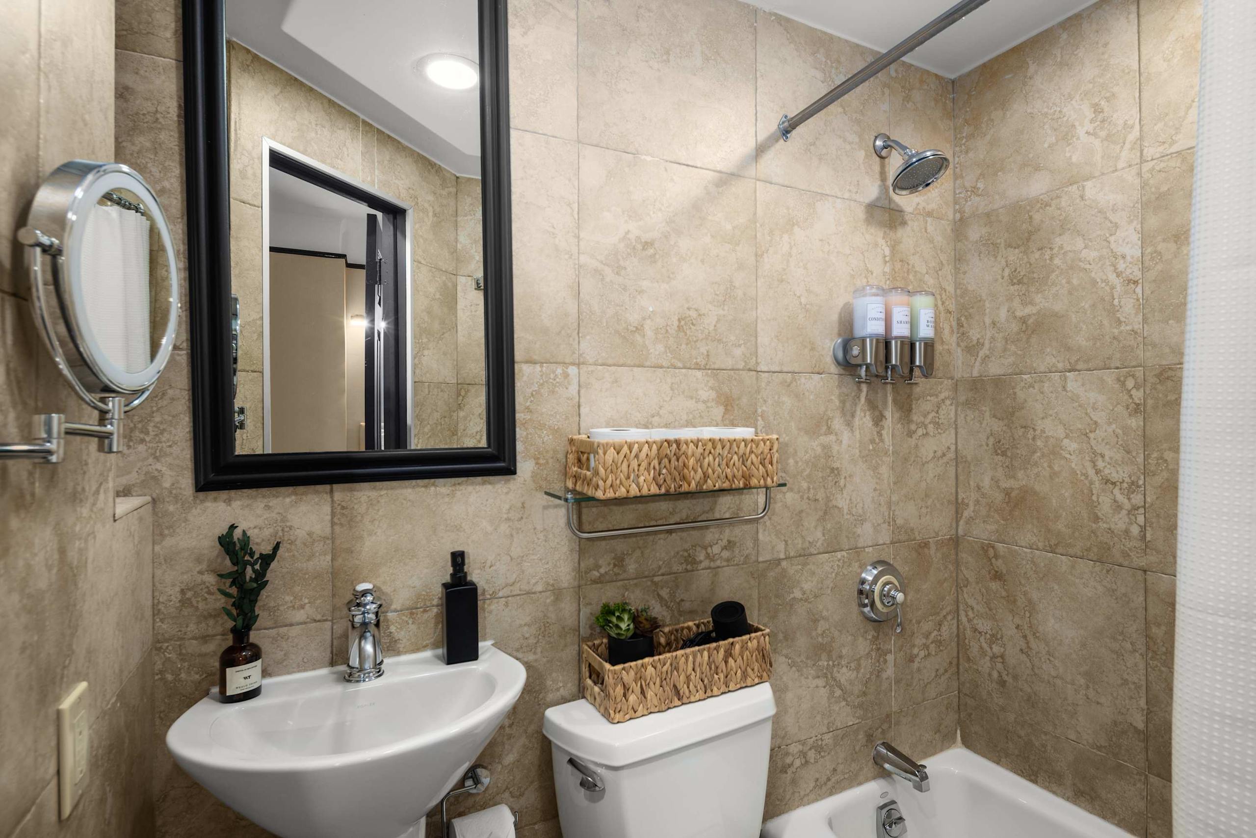 Stunning Apt in The Heart of New York City  GYM!-photo-3
