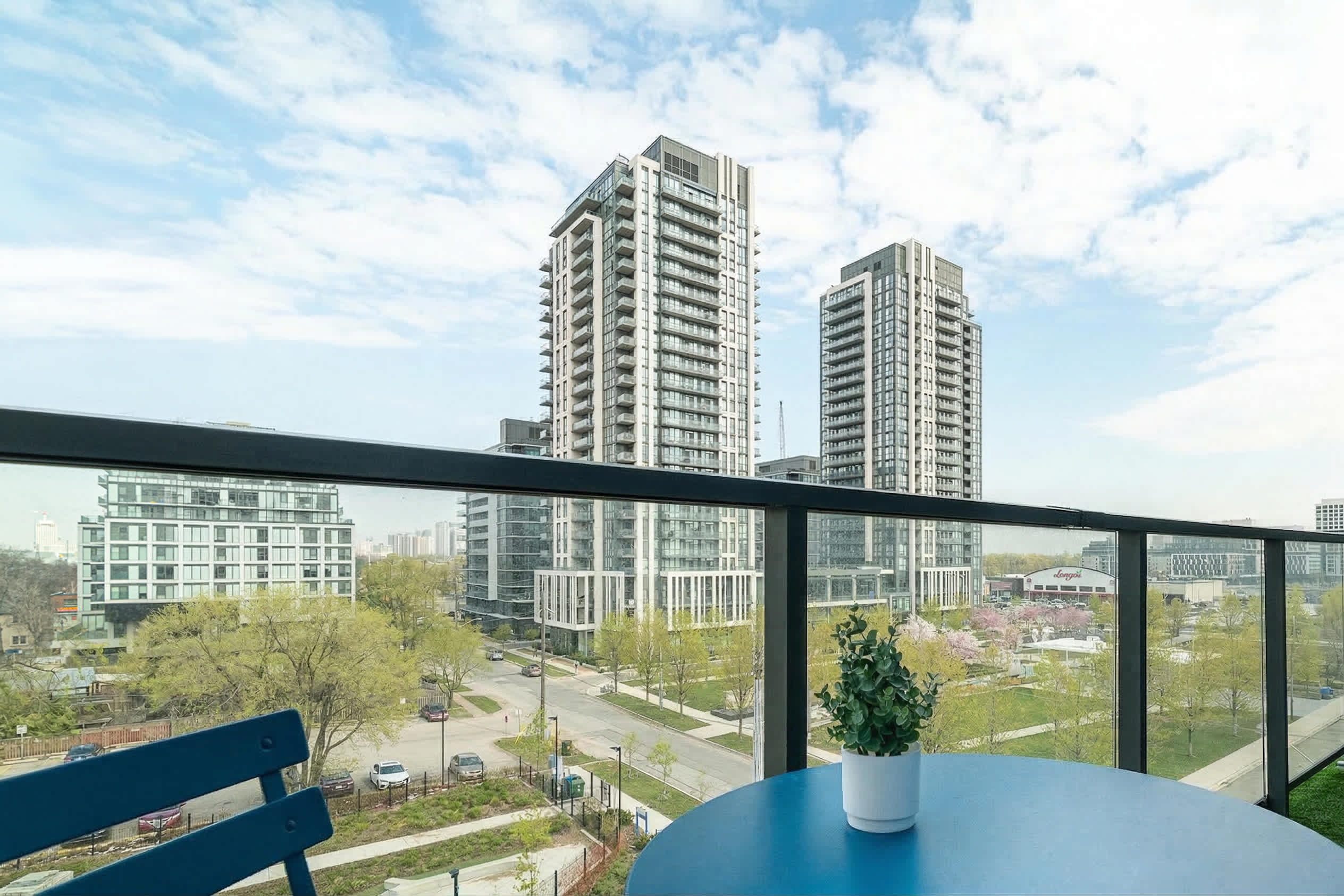Bright & Modern 1BR Condo, Balcony -photo-3
