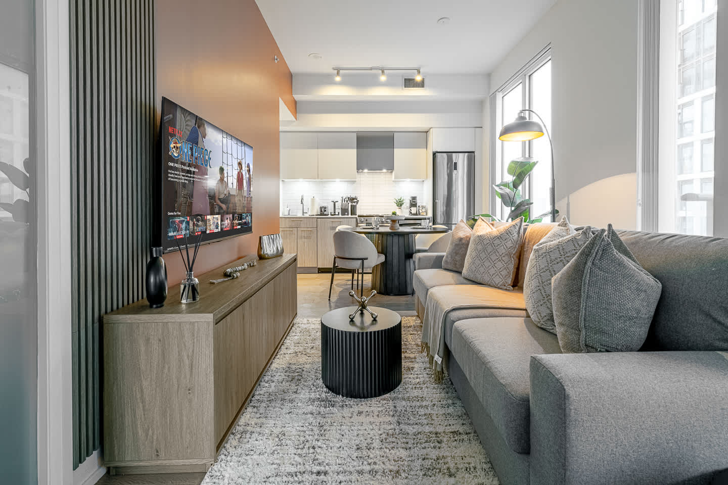 Modern 3BR Downtown Retreat, Steps to Dundas Sq-hero-photo
