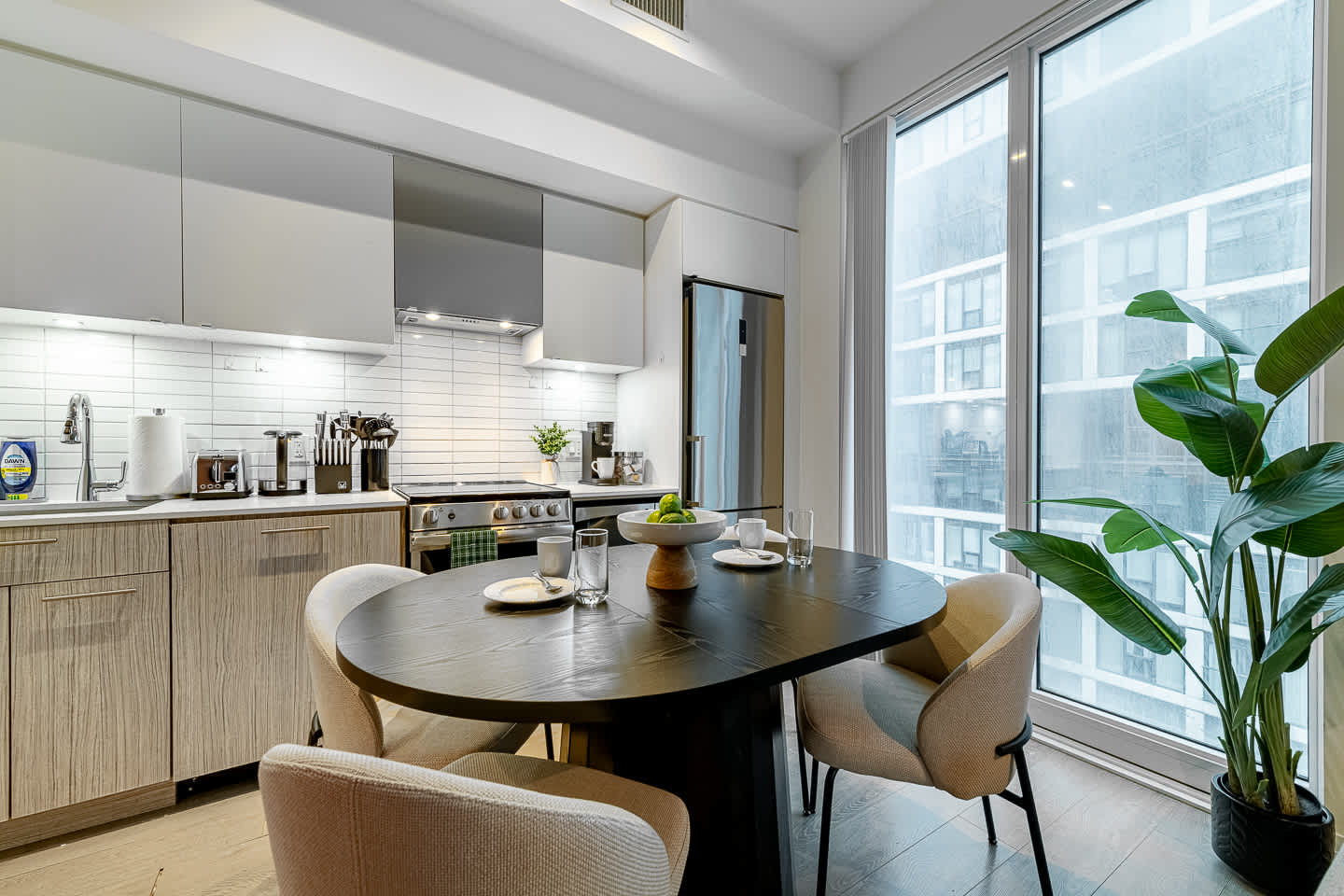 Prime Downtown 3BR Condo, Balcony, Walk to TMU-photo-3