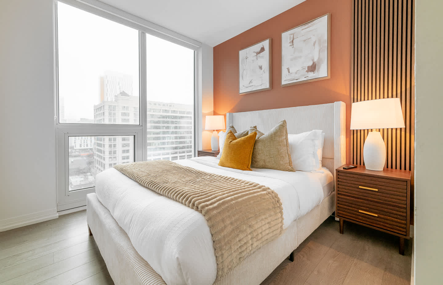 Modern 3BR Downtown Retreat, Steps to Dundas Sq-photo-2