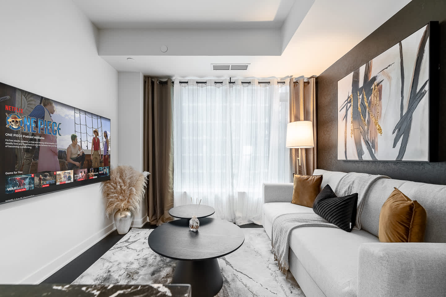 Elegant Yorkville Stay Luxury, Shopping & Dining-hero-photo