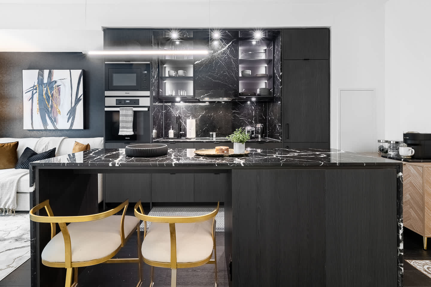 Elegant Yorkville Stay Luxury, Shopping & Dining-photo-3