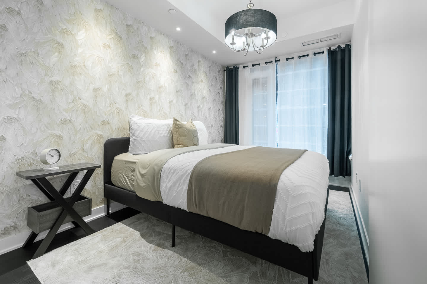 Elegant Yorkville Stay Luxury, Shopping & Dining-photo-2