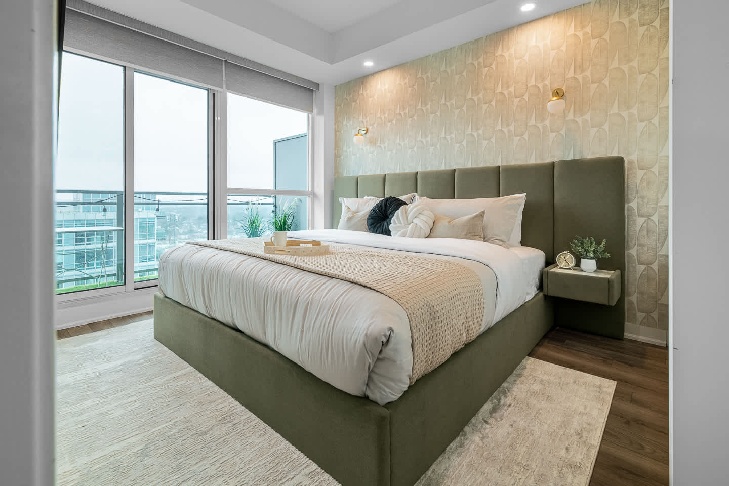 Waterfront Luxury  King Bed  Patio Games-photo-2