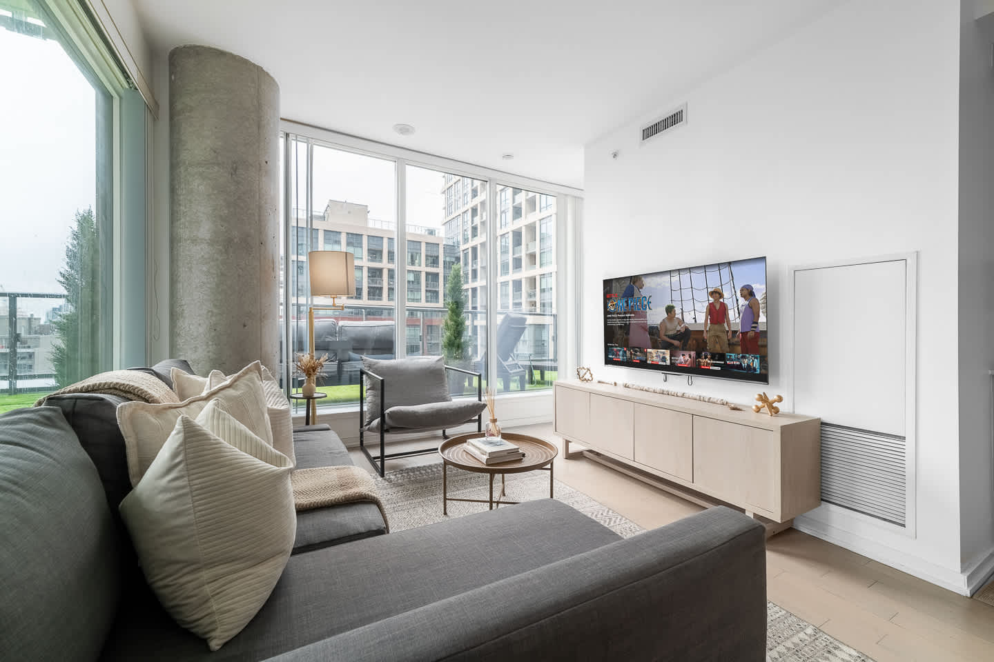Luxury King Suite in Downtown Entertainment Hub-hero-photo