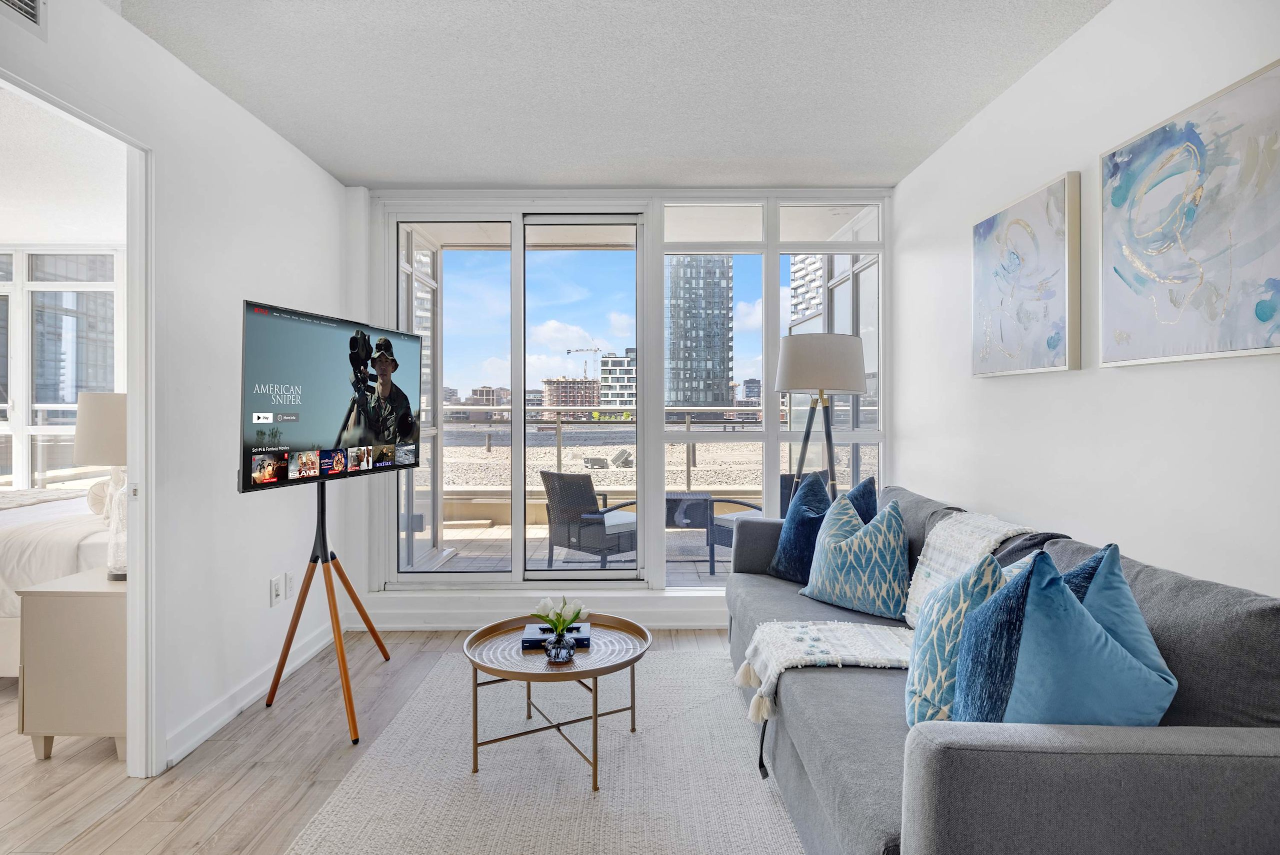 Sleek Downtown Oasis  Modern Retreat in Toronto-hero-photo