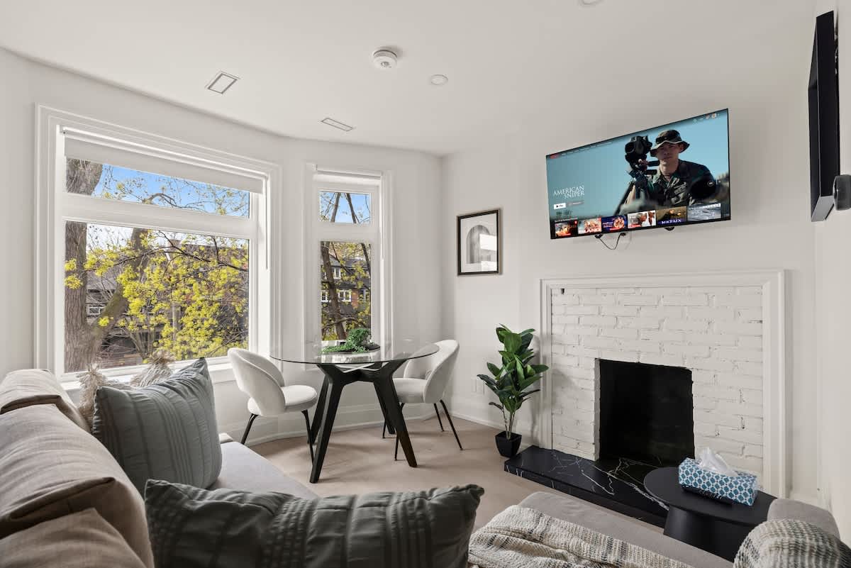 Stylish West End Apt, Cozy City Retreat!-hero-photo
