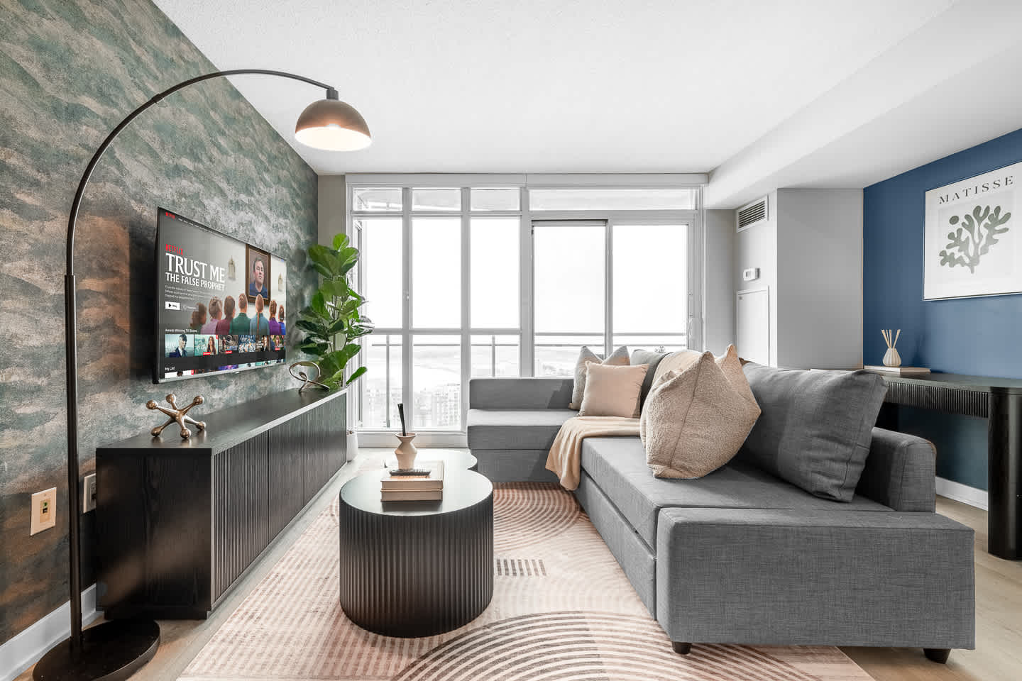 Modern Condo w Skyline Views, Near CN Tower!-hero-photo