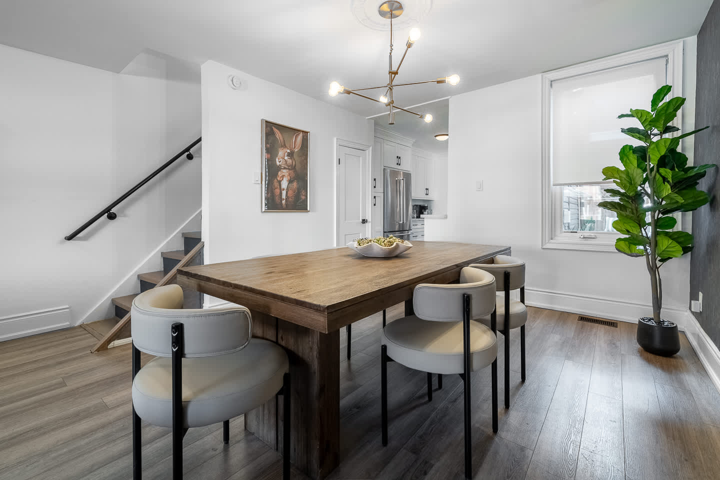 Chic Ossington Escape 3BR w Patio in Downtown-photo-3