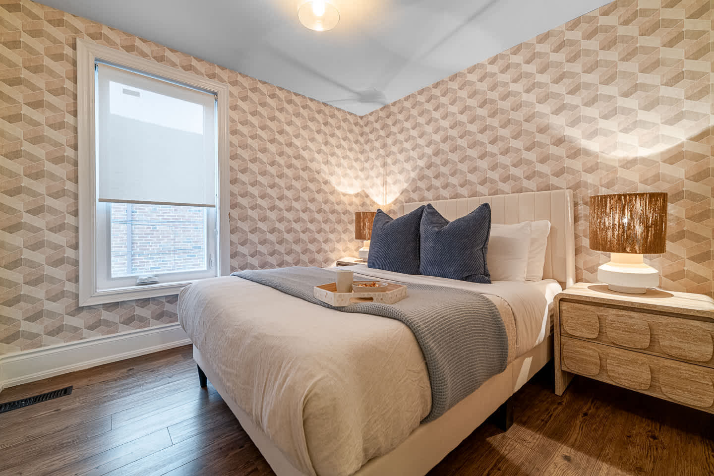 Chic Ossington Escape 3BR w Patio in Downtown-photo-2