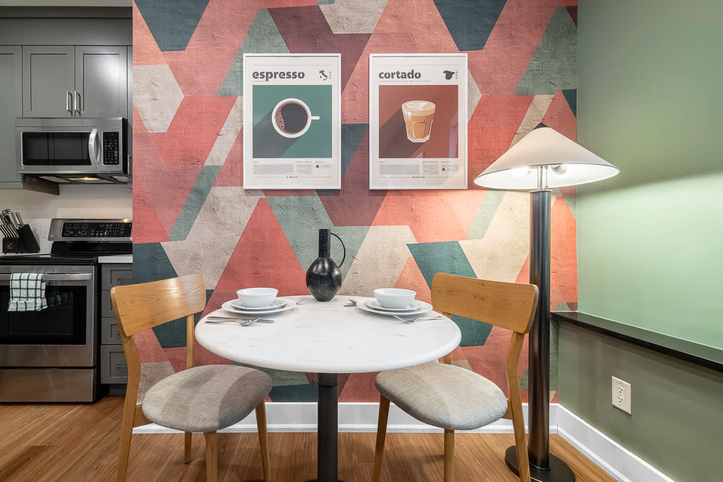 Sleek Downtown Toronto Stay, Cafes, Shops Nearby-photo-3