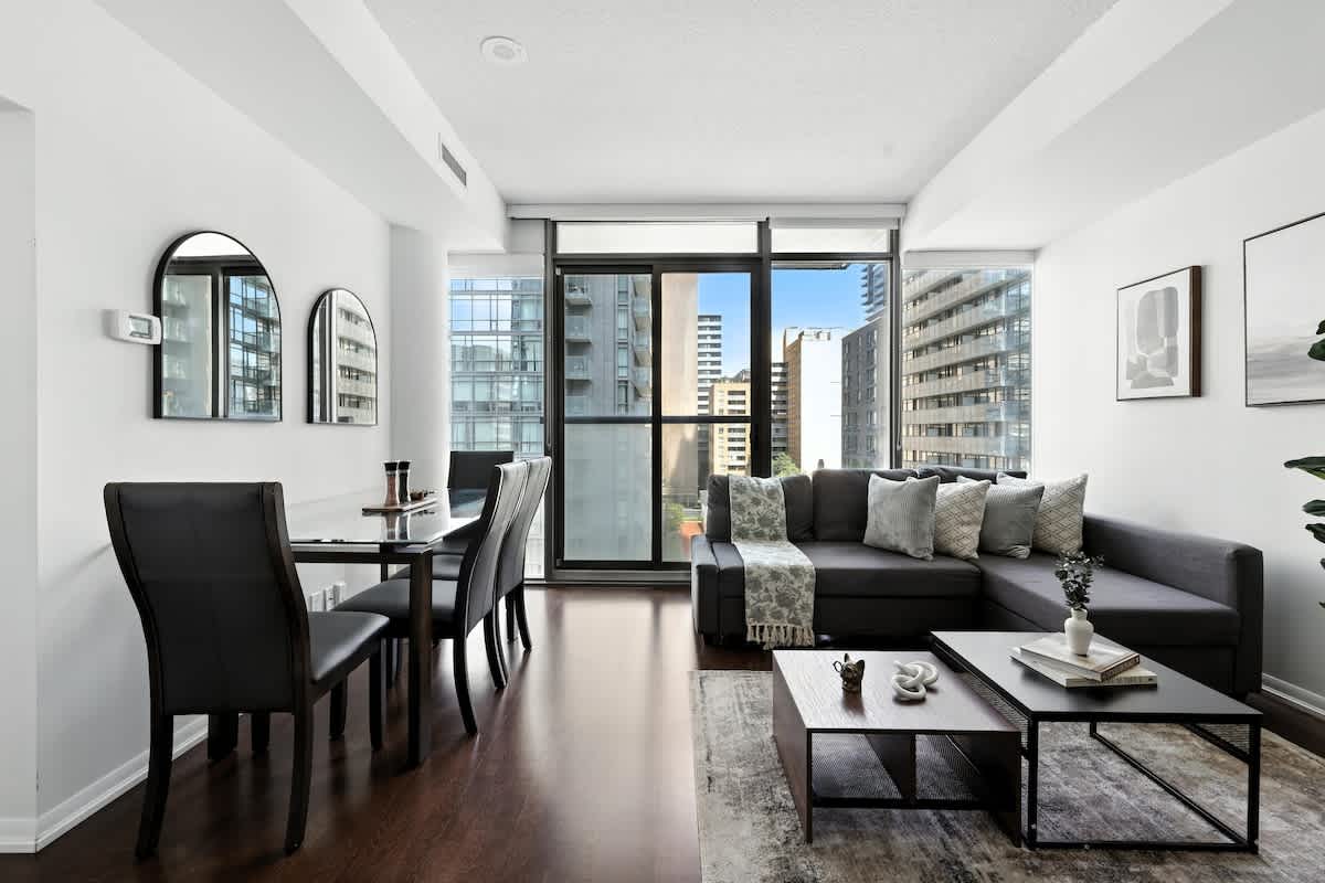 Downtown Financial District Gem Sleeps 5 55"TV-photo-3