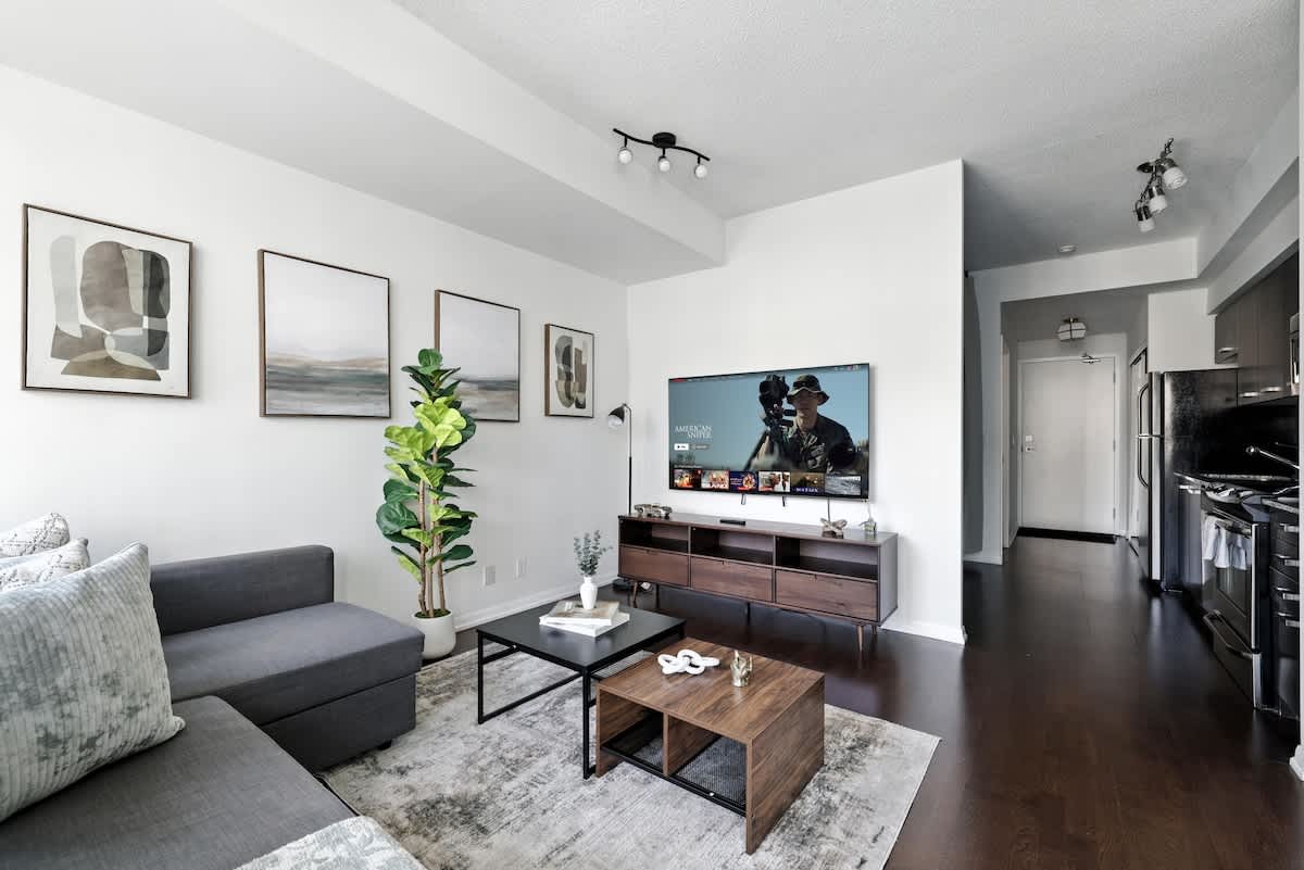 Downtown Financial District Gem Sleeps 5 55"TV-hero-photo