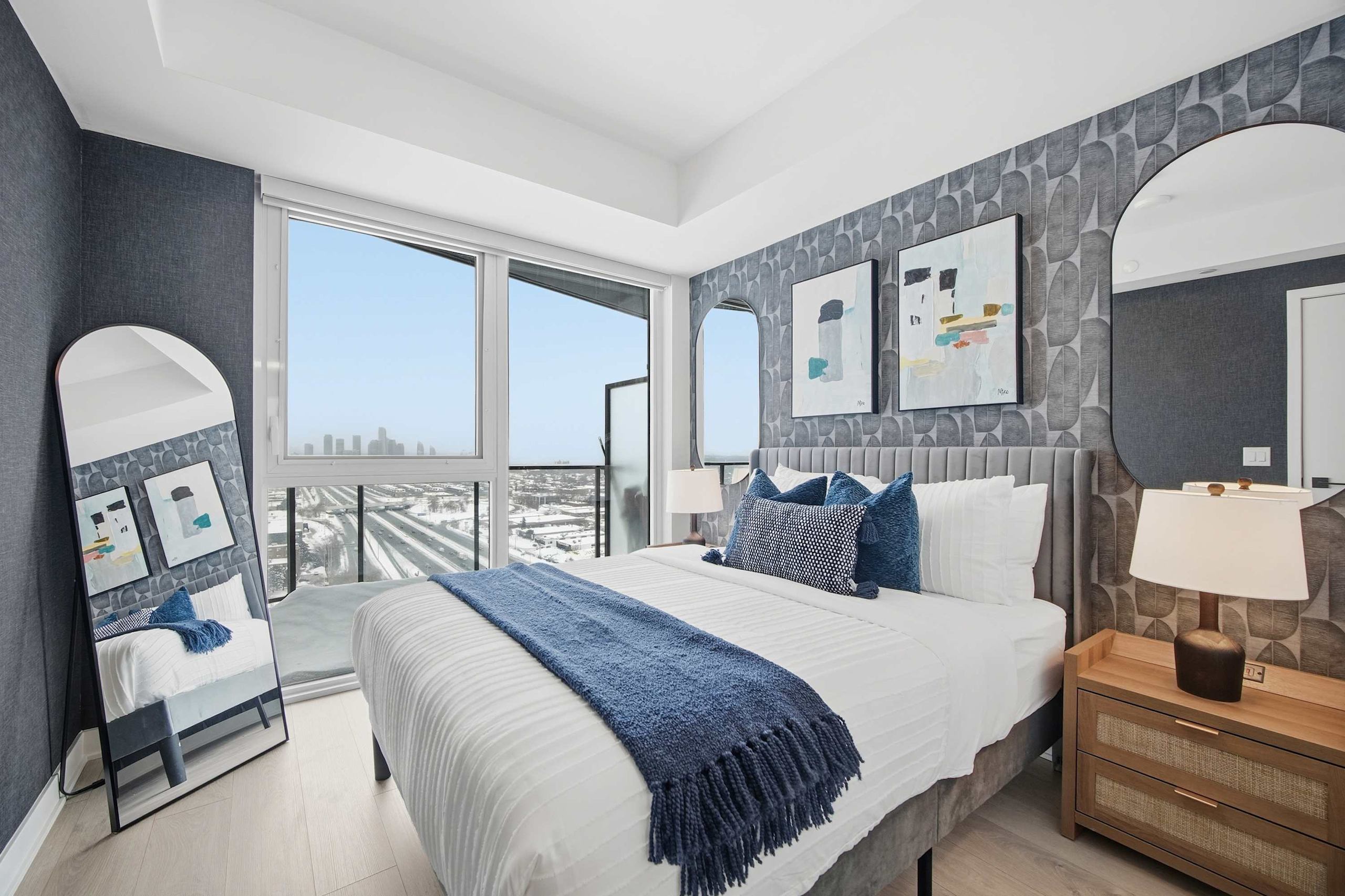 Sleek 2BR Condo with Balcony & Skyline Views!-photo-2