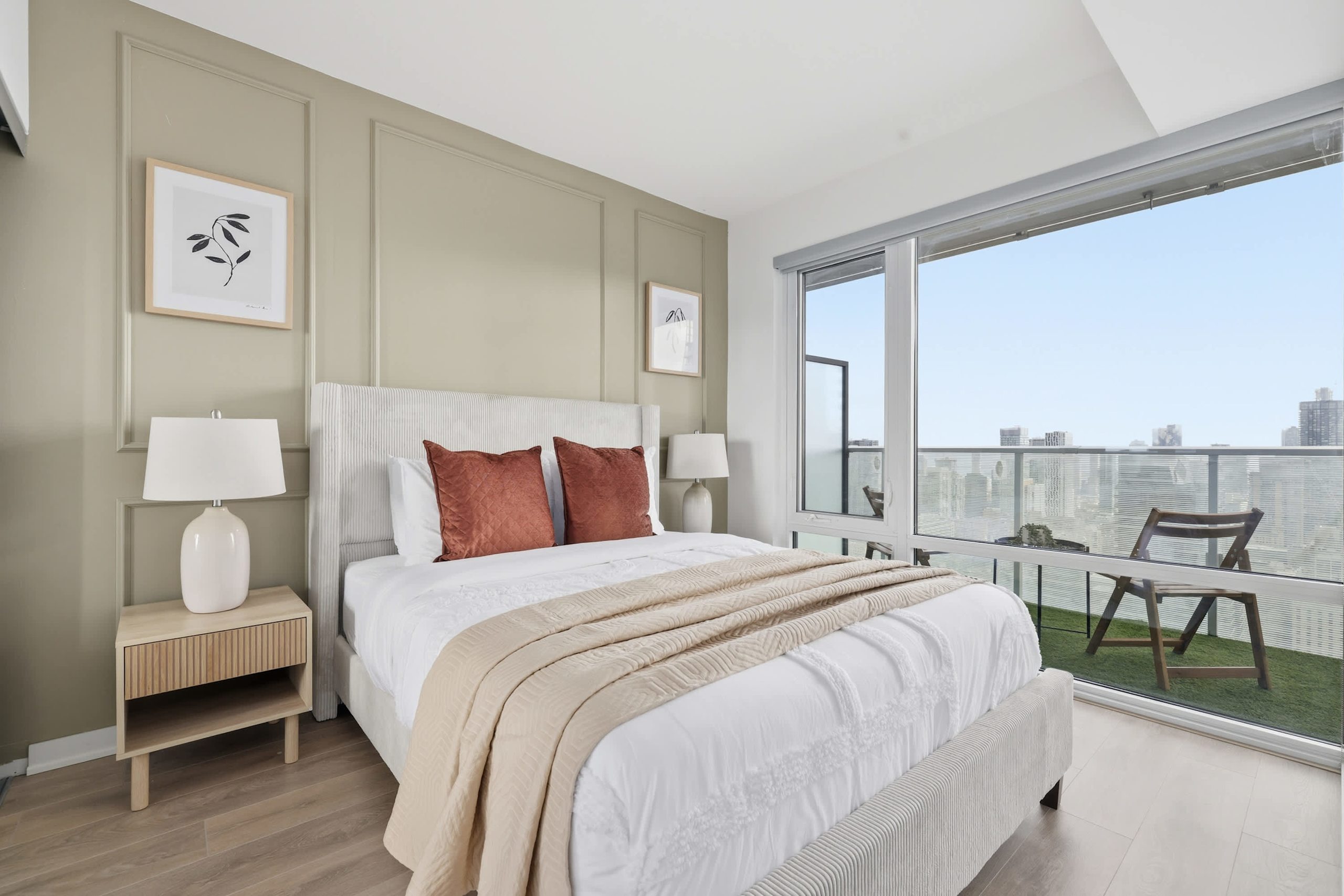 Modern 1BR Suite Steps to Subway City Views!-photo-2