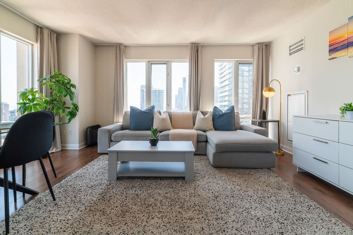 Luxury Downtown Retreat Condo in Prime Location-hero-photo