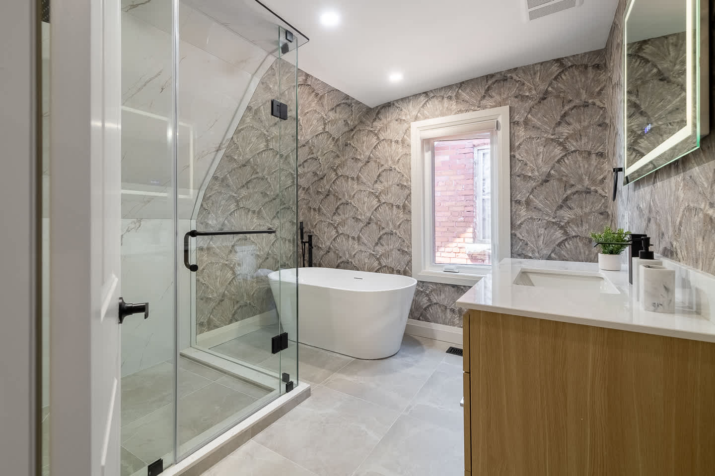 Designer Trinity Bellwoods Gem Sleeps 12 Arcade-photo-3