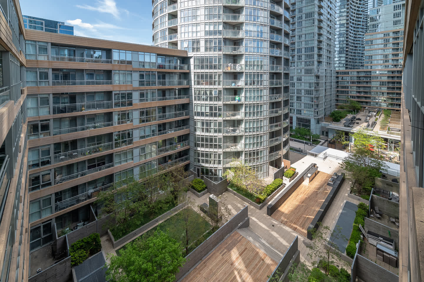 Luxury Waterfront Escape Stylish 3BR Condo-photo-3