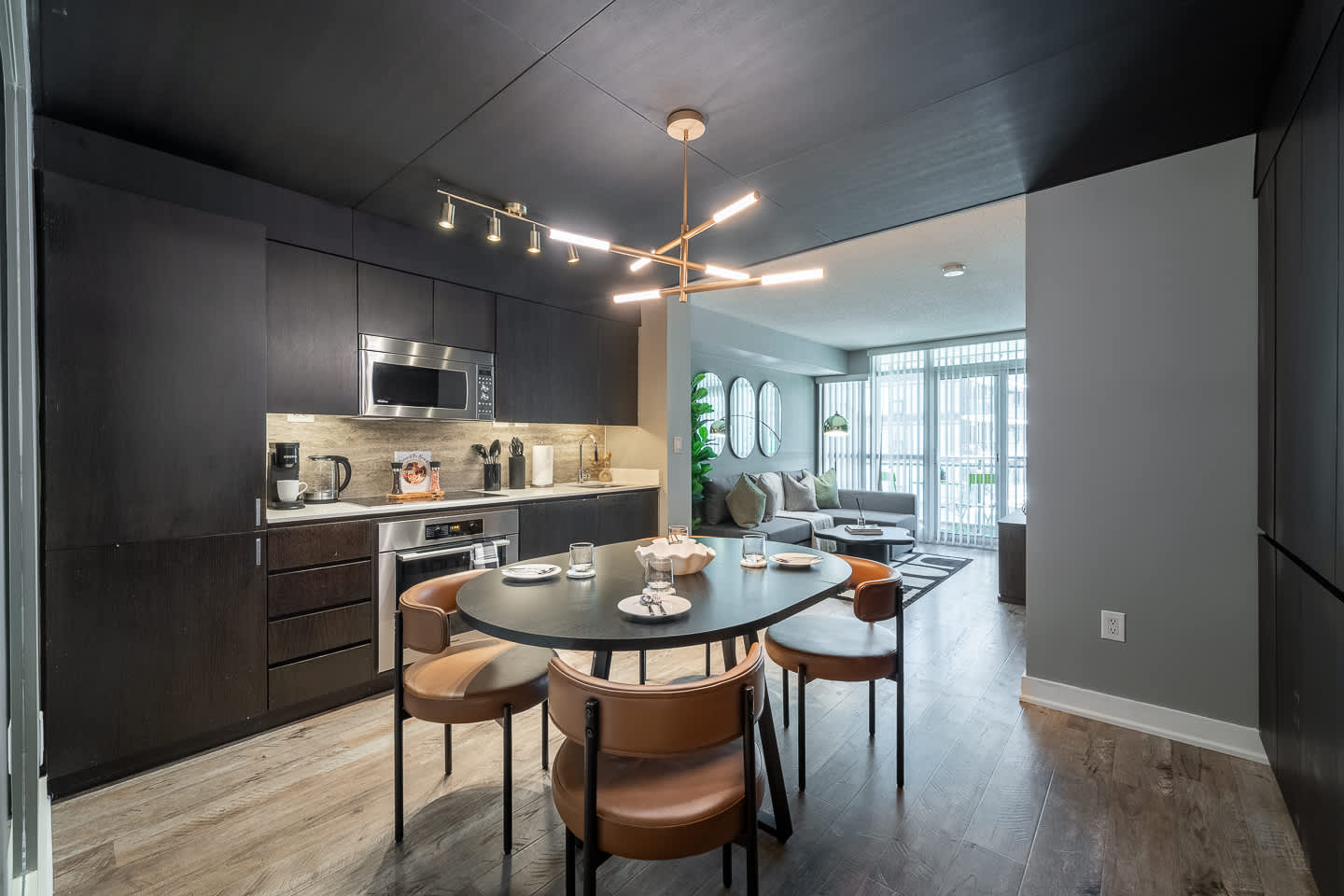 Downtown Skyline 2BR+Den Oasis w/ Parking -photo-3